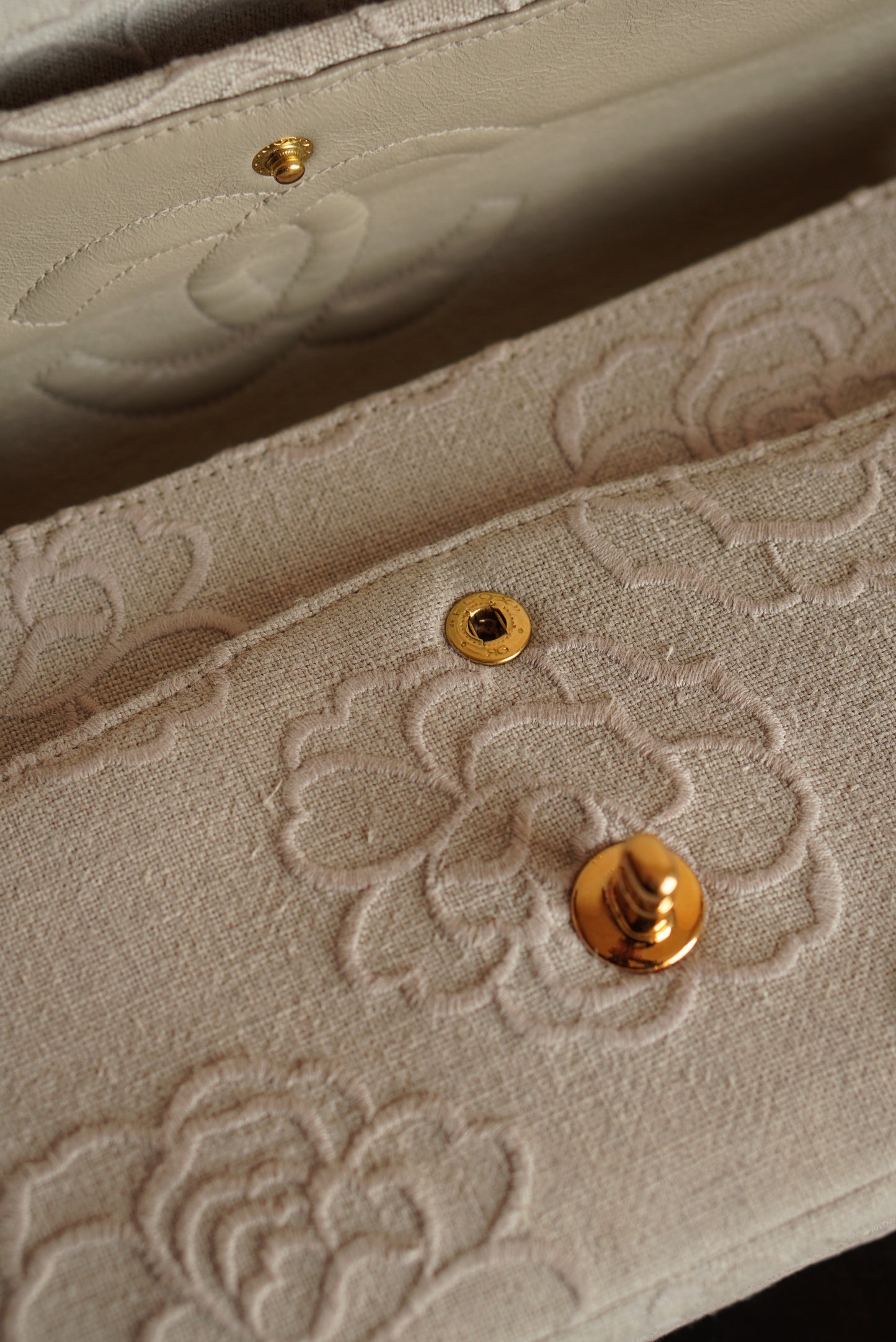 CHANEL CLASSIC CAMELLIA MEDIUM DOUBLE FLAP