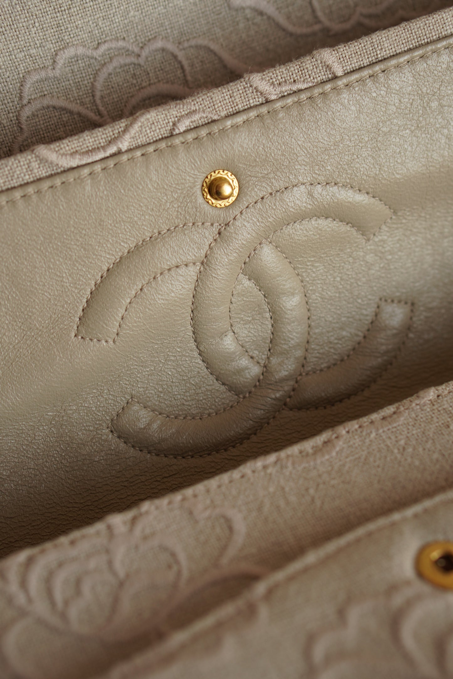 CHANEL CLASSIC CAMELLIA MEDIUM DOUBLE FLAP