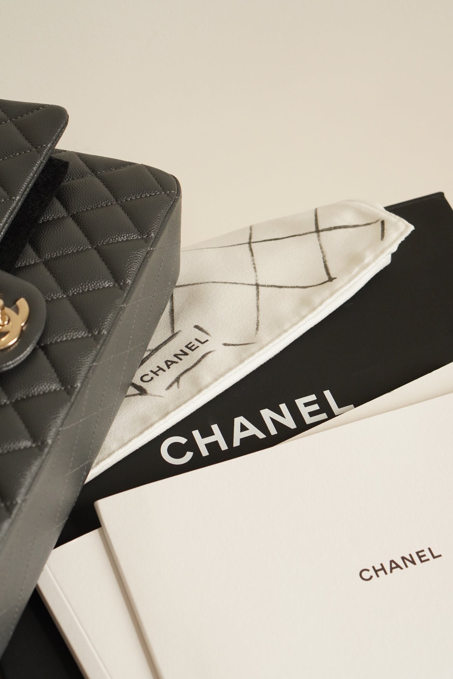CHANEL CLASSIC 21B MEDIUM DOUBLE FLAP | DARK GREY