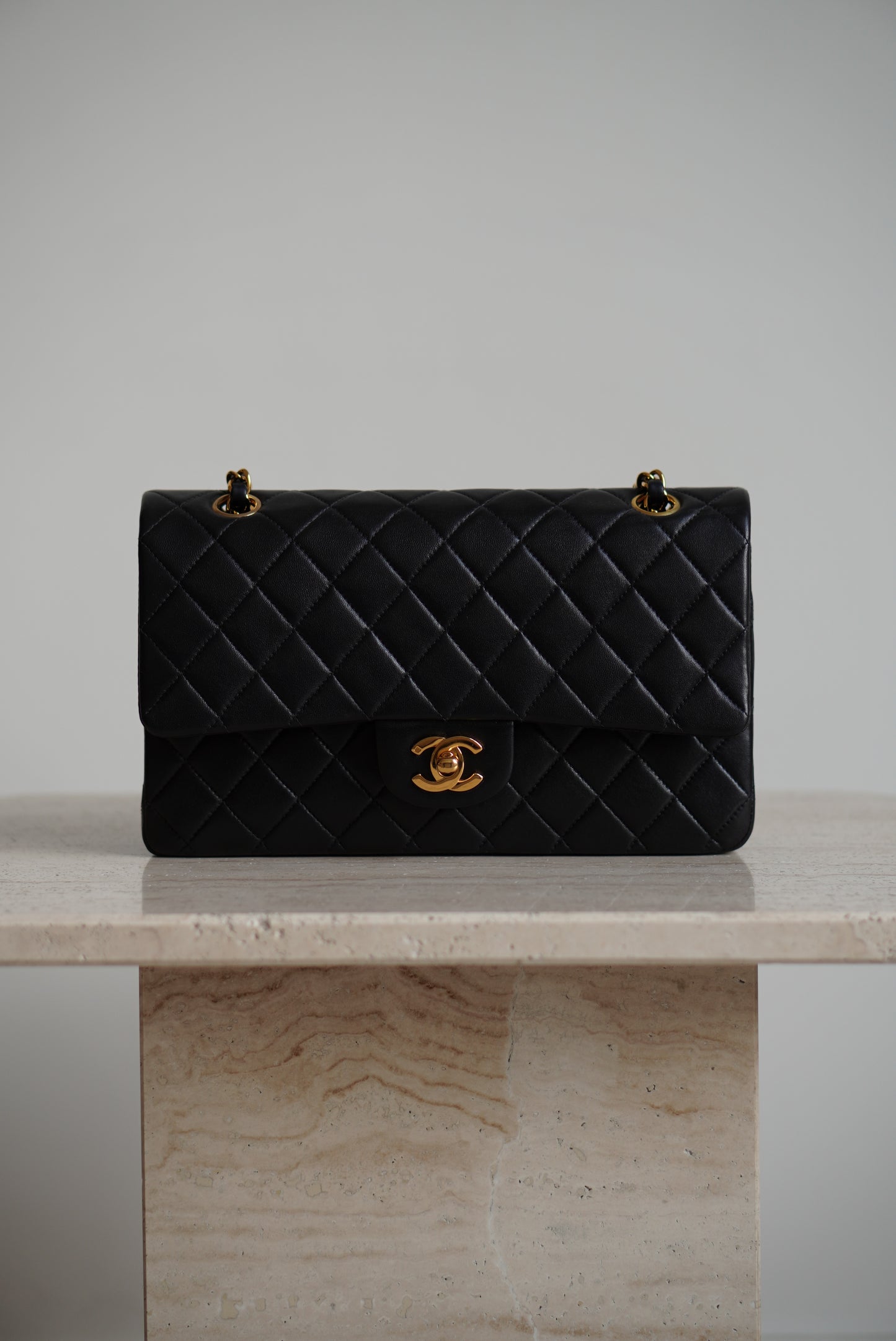 CHANEL CLASSIC MEDIUM DOUBLE FLAP