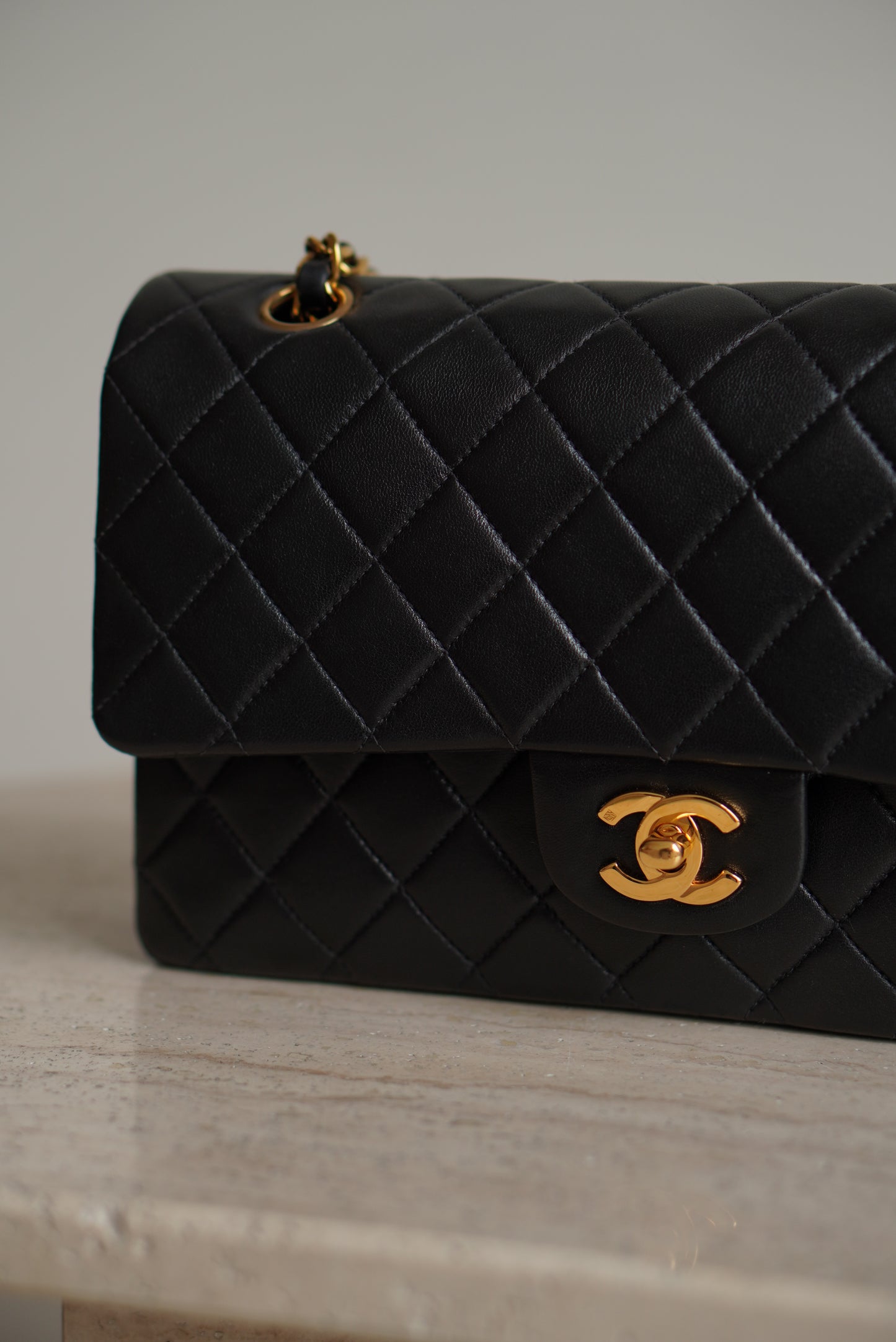CHANEL CLASSIC MEDIUM DOUBLE FLAP