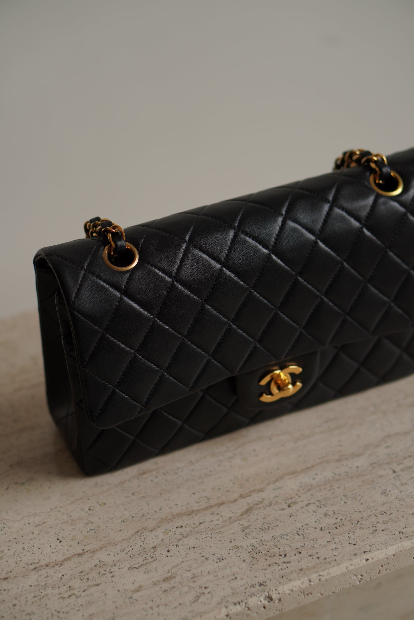CHANEL CLASSIC MEDIUM DOUBLE FLAP