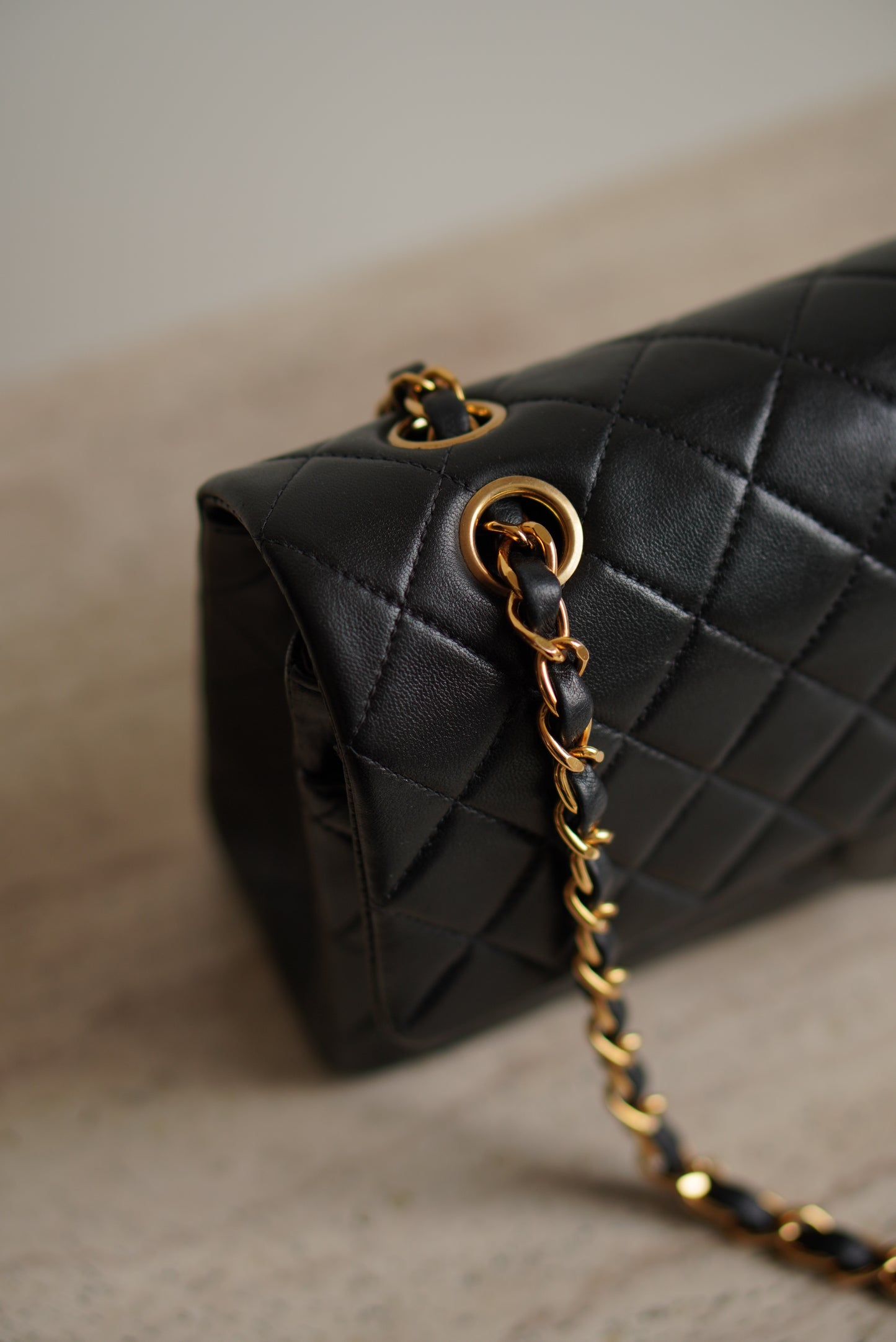 CHANEL CLASSIC MEDIUM DOUBLE FLAP