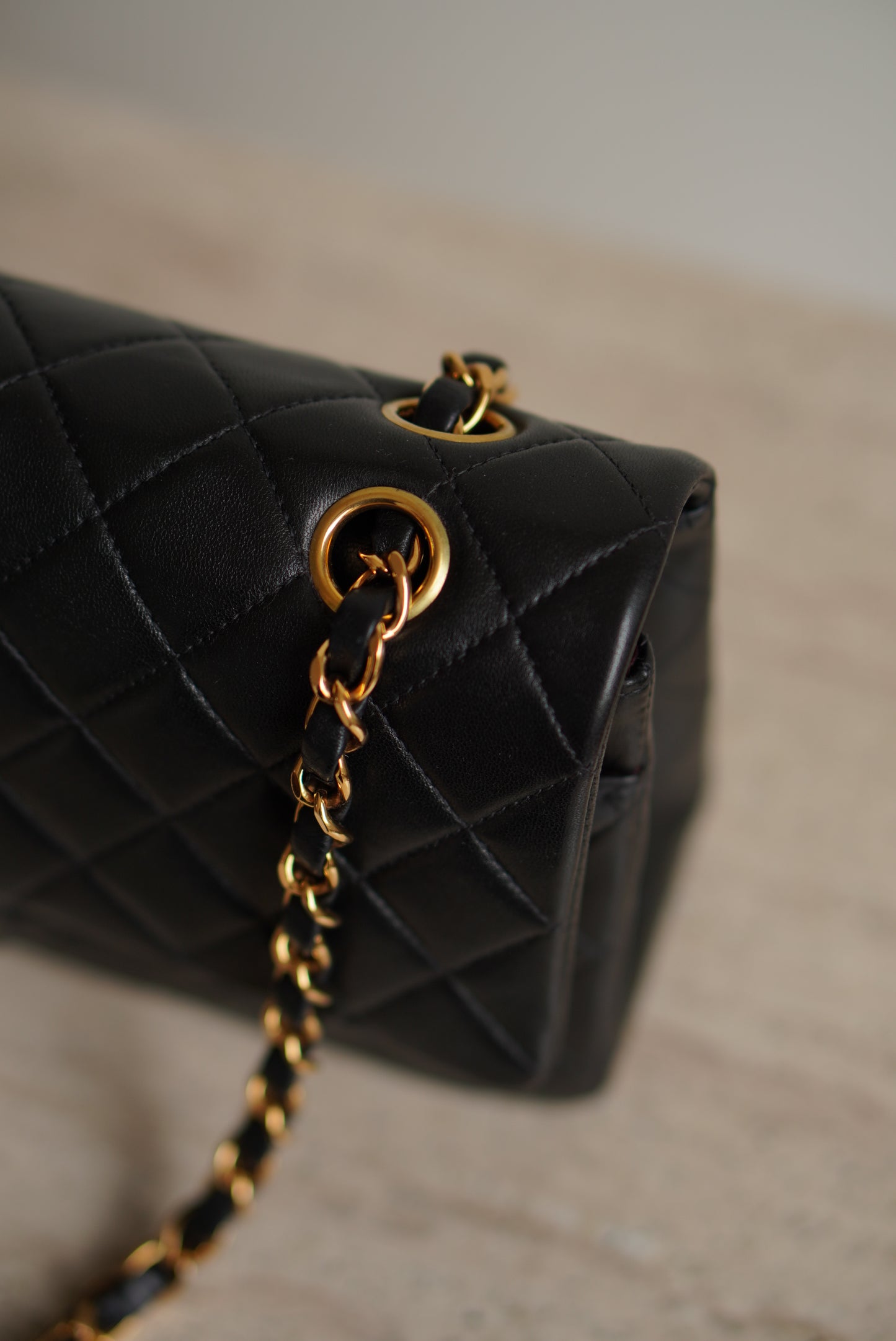 CHANEL CLASSIC MEDIUM DOUBLE FLAP