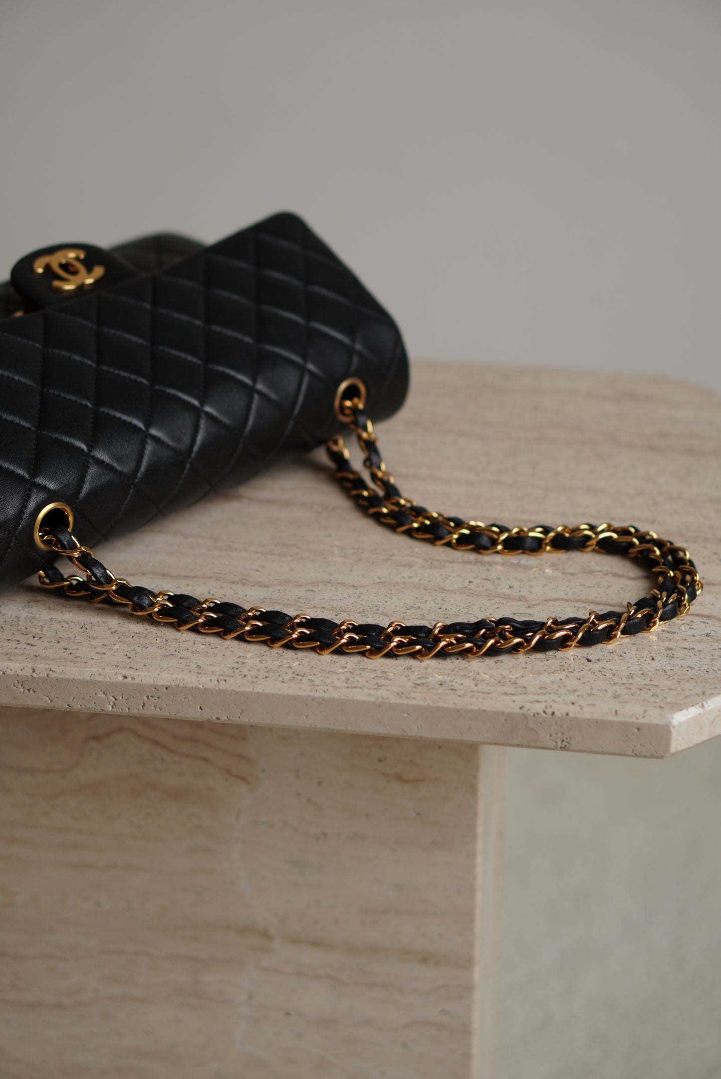 CHANEL CLASSIC MEDIUM DOUBLE FLAP
