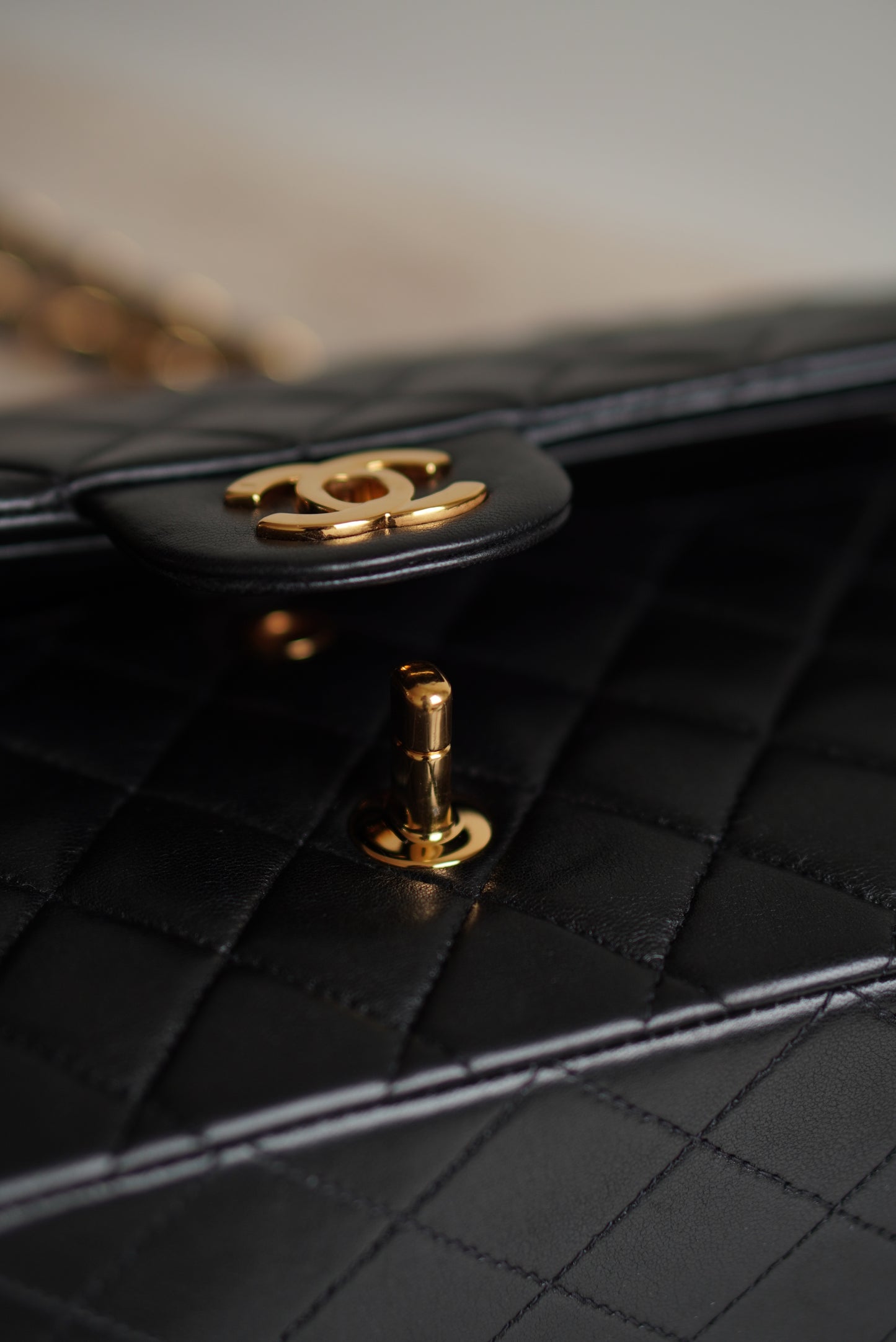 CHANEL CLASSIC MEDIUM DOUBLE FLAP