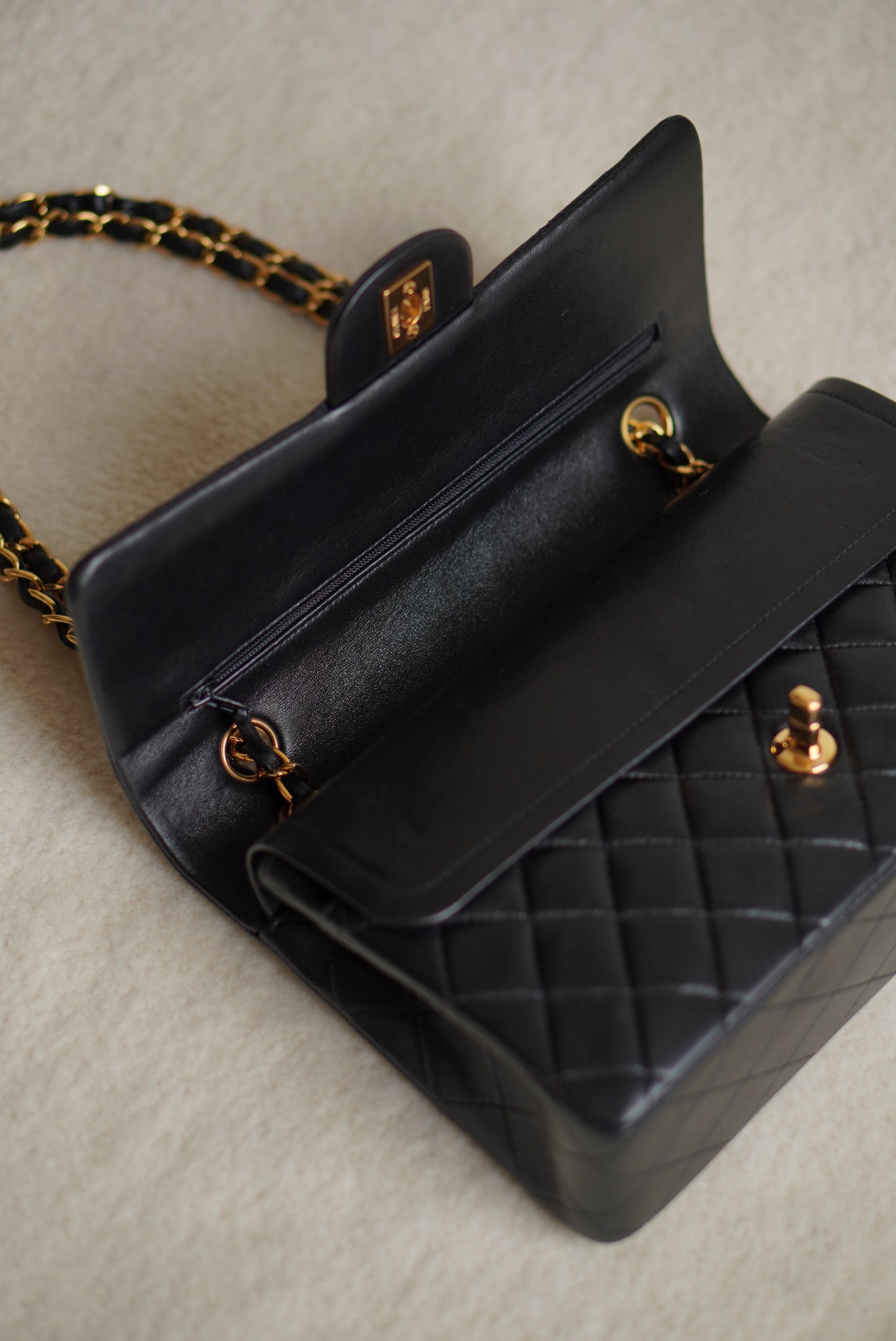 CHANEL CLASSIC MEDIUM DOUBLE FLAP