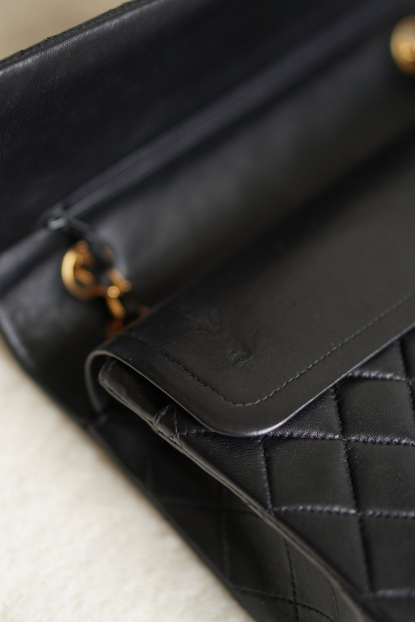 CHANEL CLASSIC MEDIUM DOUBLE FLAP