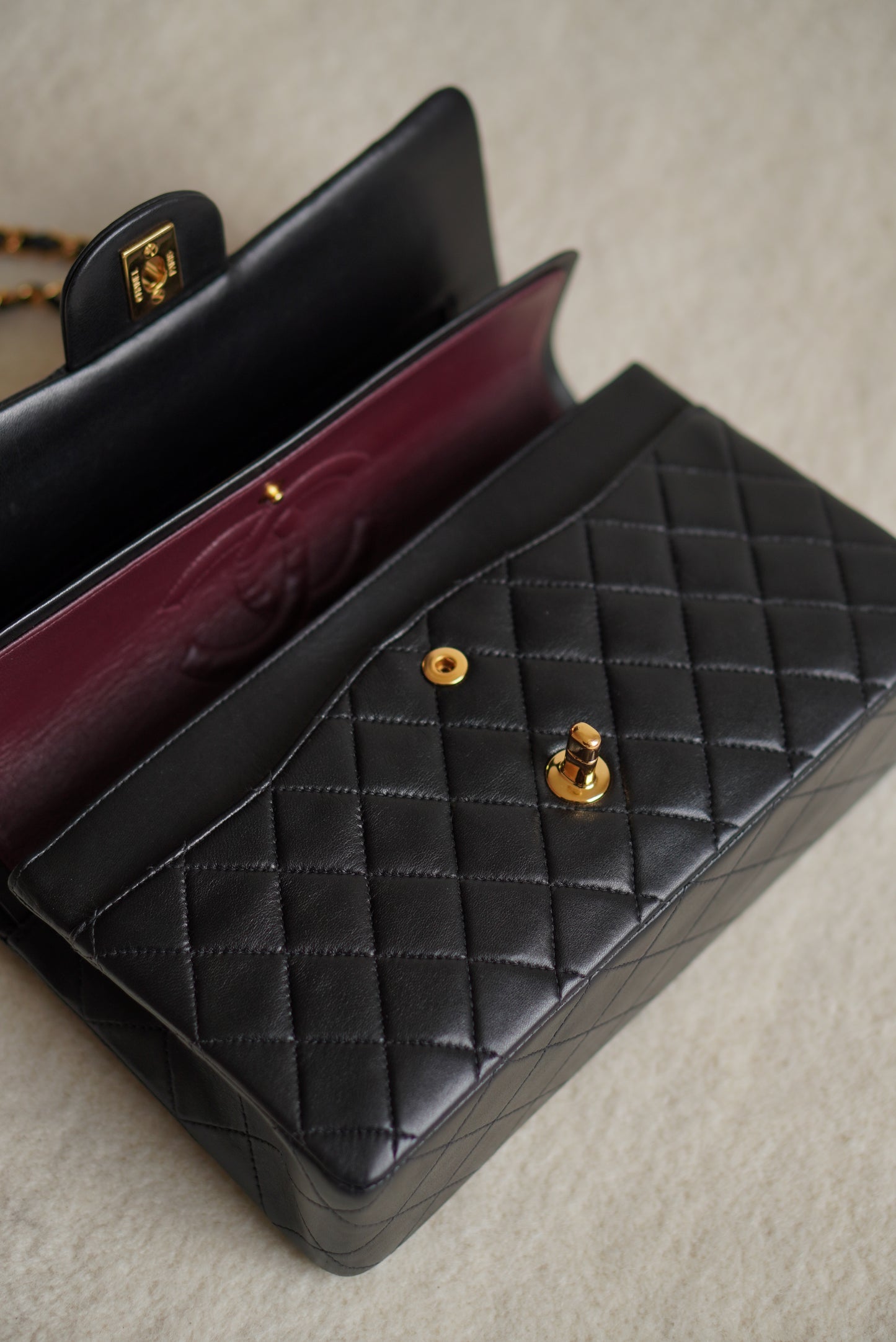 CHANEL CLASSIC MEDIUM DOUBLE FLAP