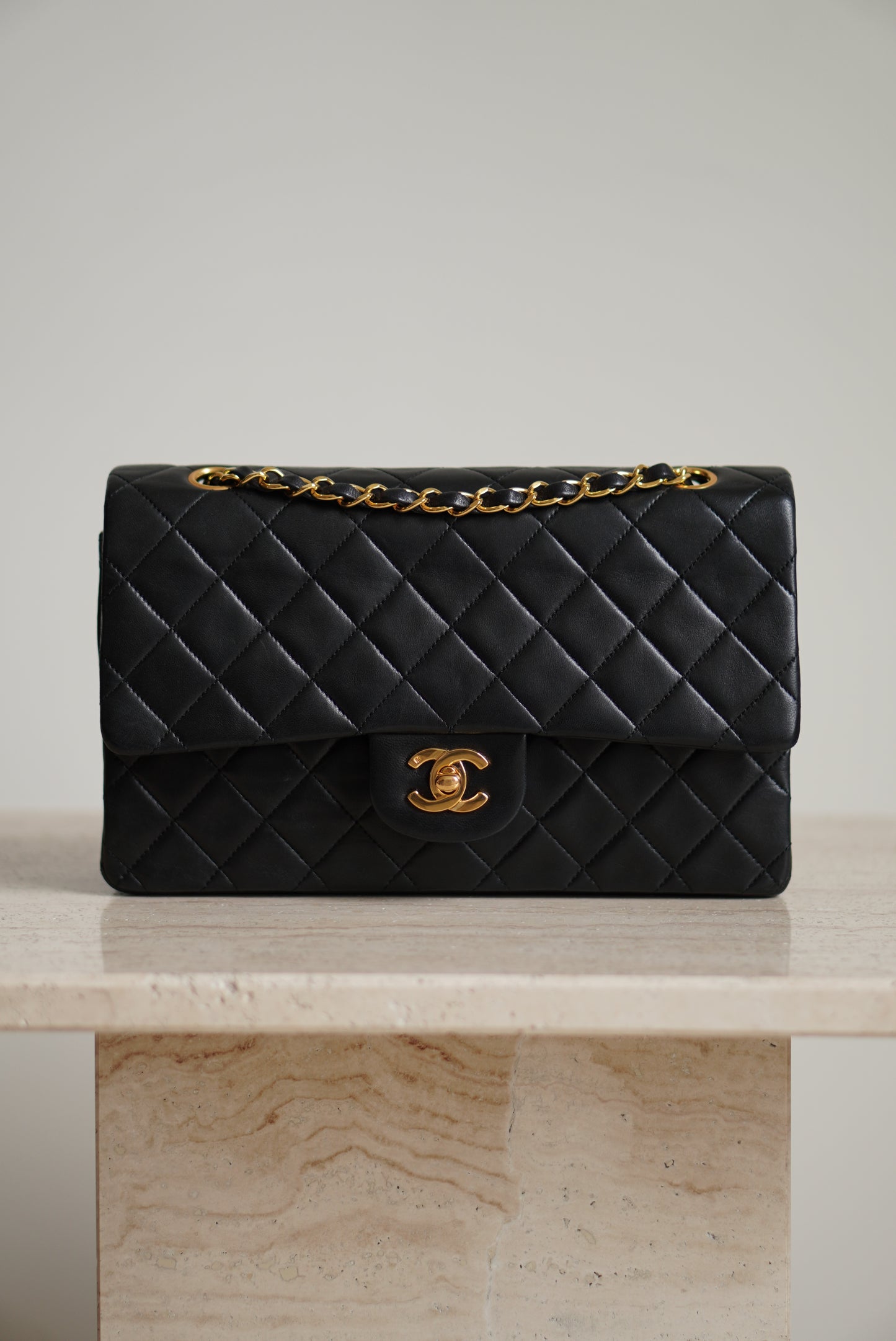 CHANEL CLASSIC MEDIUM DOUBLE FLAP