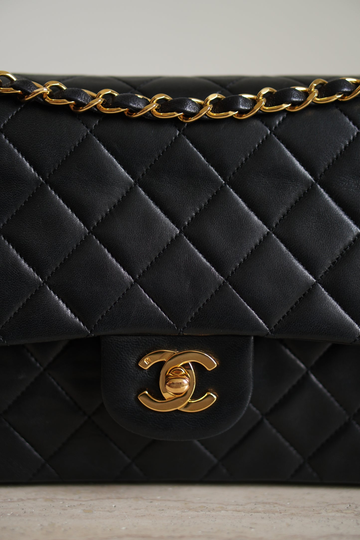 CHANEL CLASSIC MEDIUM DOUBLE FLAP