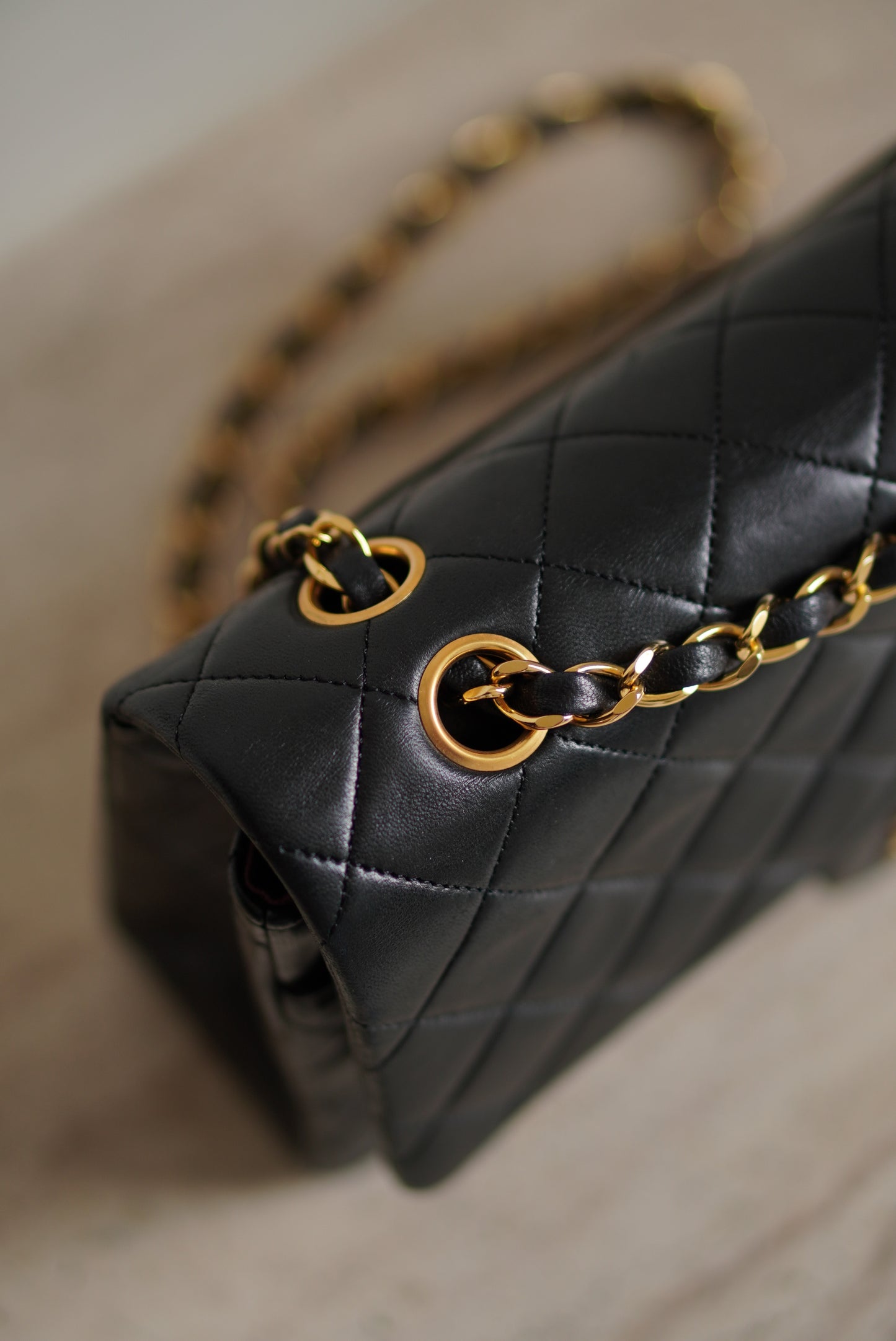 CHANEL CLASSIC MEDIUM DOUBLE FLAP