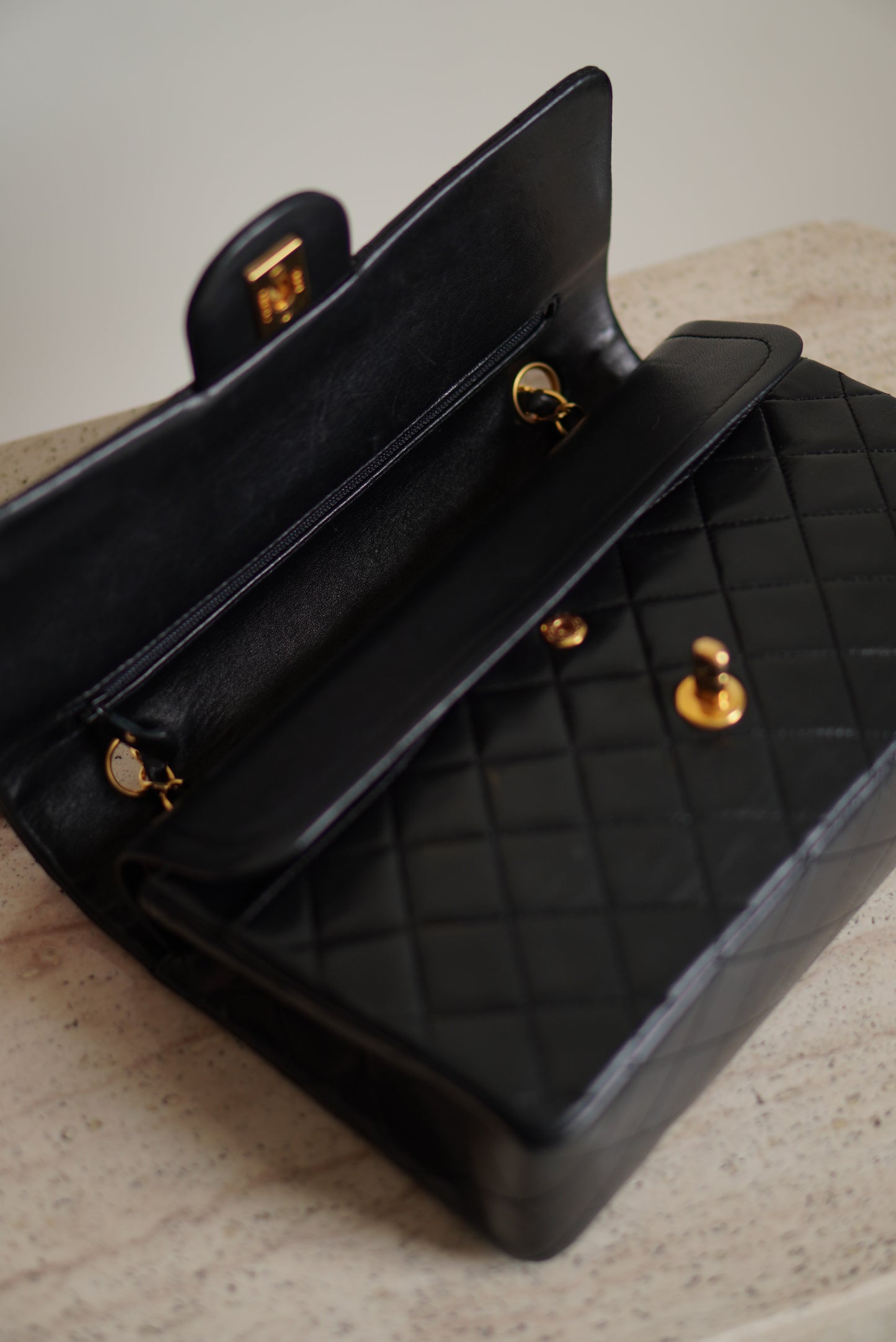 CHANEL CLASSIC MEDIUM DOUBLE FLAP
