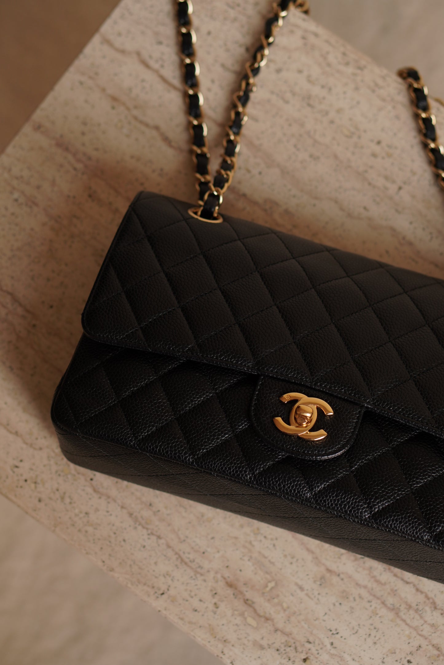 CHANEL CLASSIC MEDIUM DOUBLE FLAP