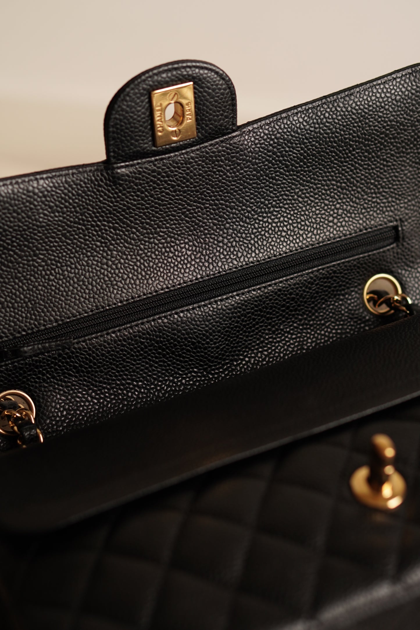 CHANEL CLASSIC MEDIUM DOUBLE FLAP