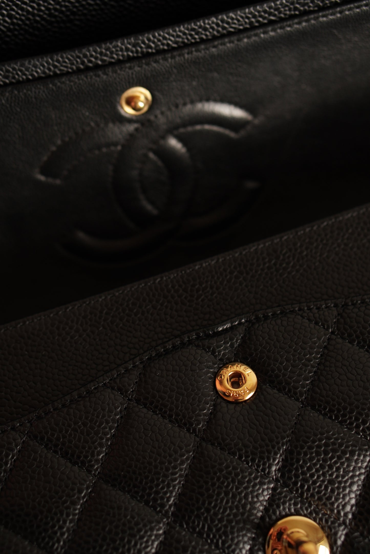 CHANEL CLASSIC MEDIUM DOUBLE FLAP
