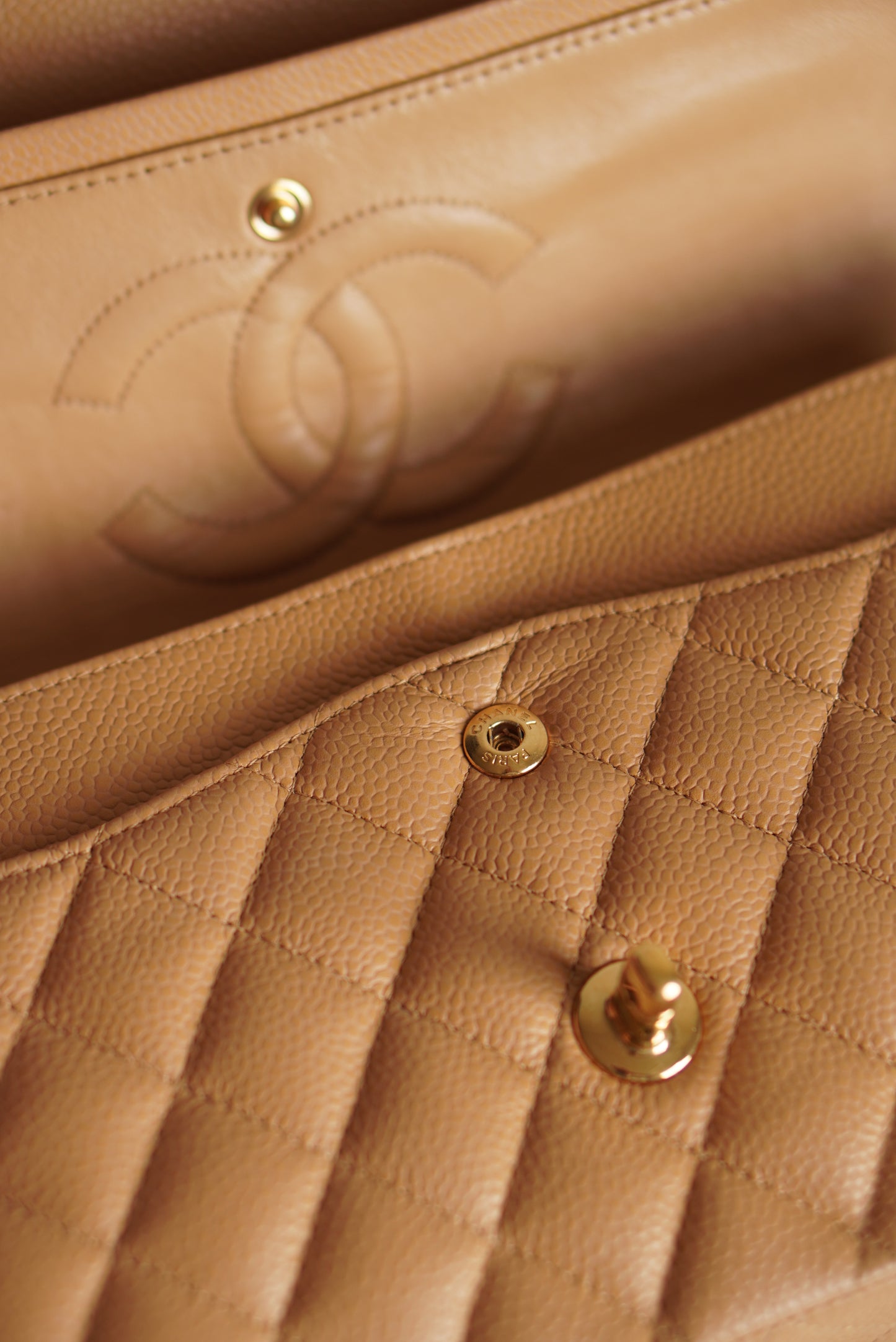 CHANEL CLASSIC MEDIUM DOUBLE FLAP