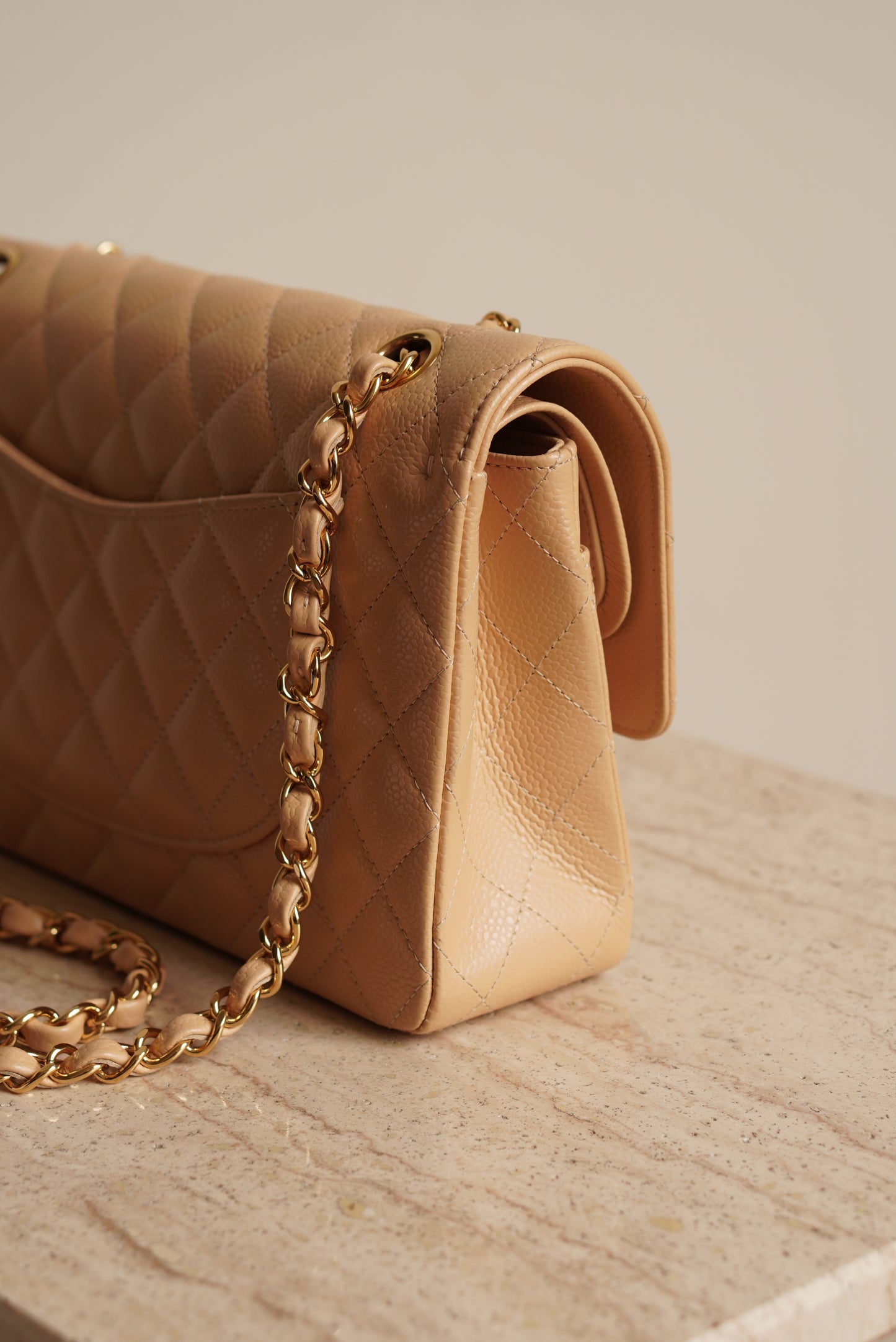 CHANEL CLASSIC MEDIUM DOUBLE FLAP | BEIGE