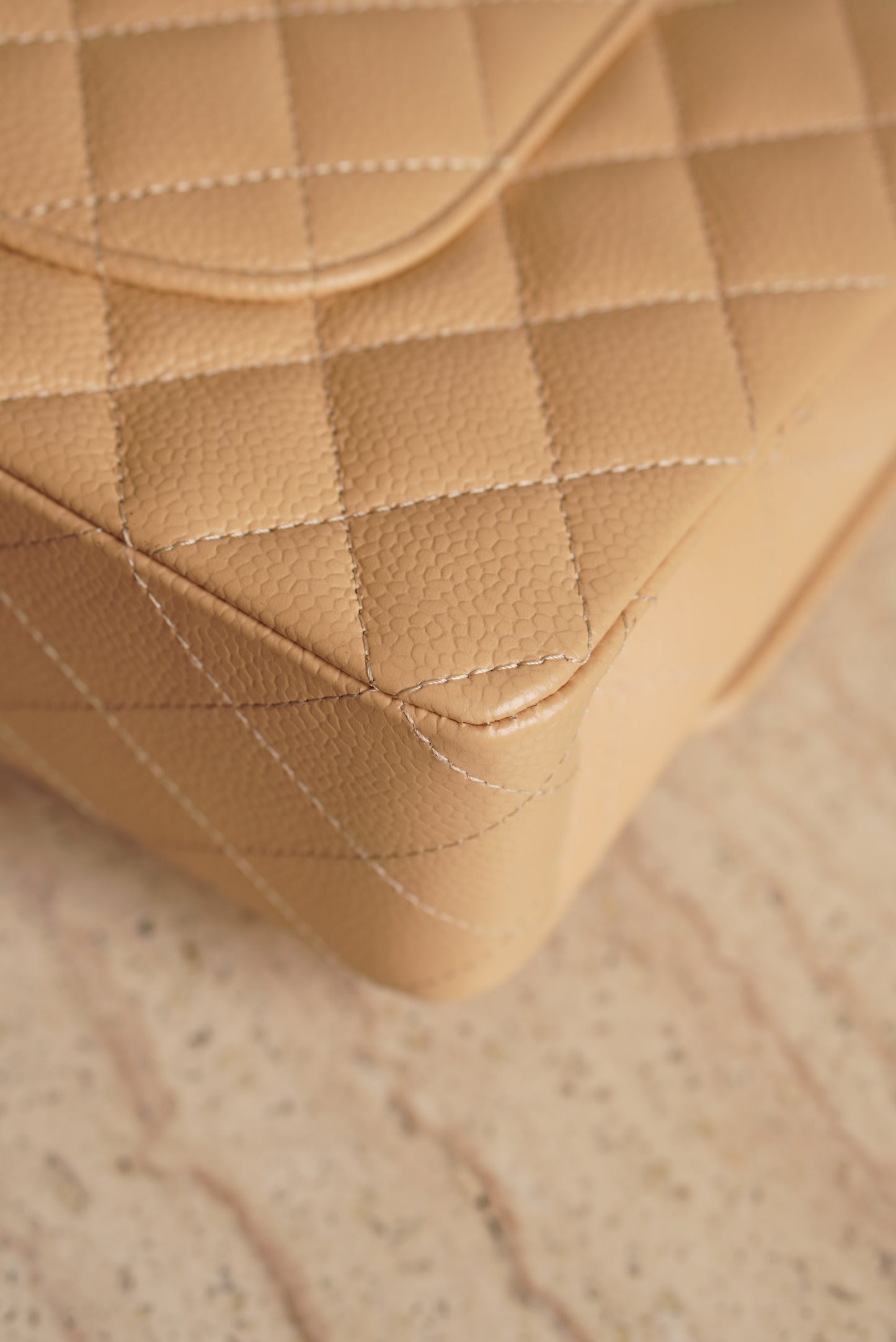 CHANEL CLASSIC MEDIUM DOUBLE FLAP | BEIGE