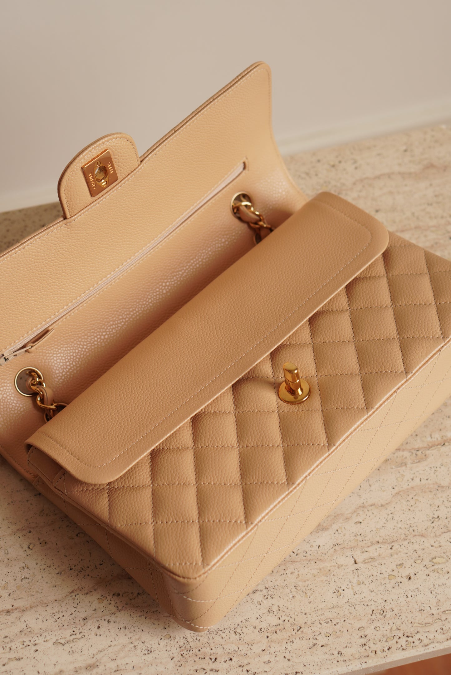 CHANEL CLASSIC MEDIUM DOUBLE FLAP | BEIGE