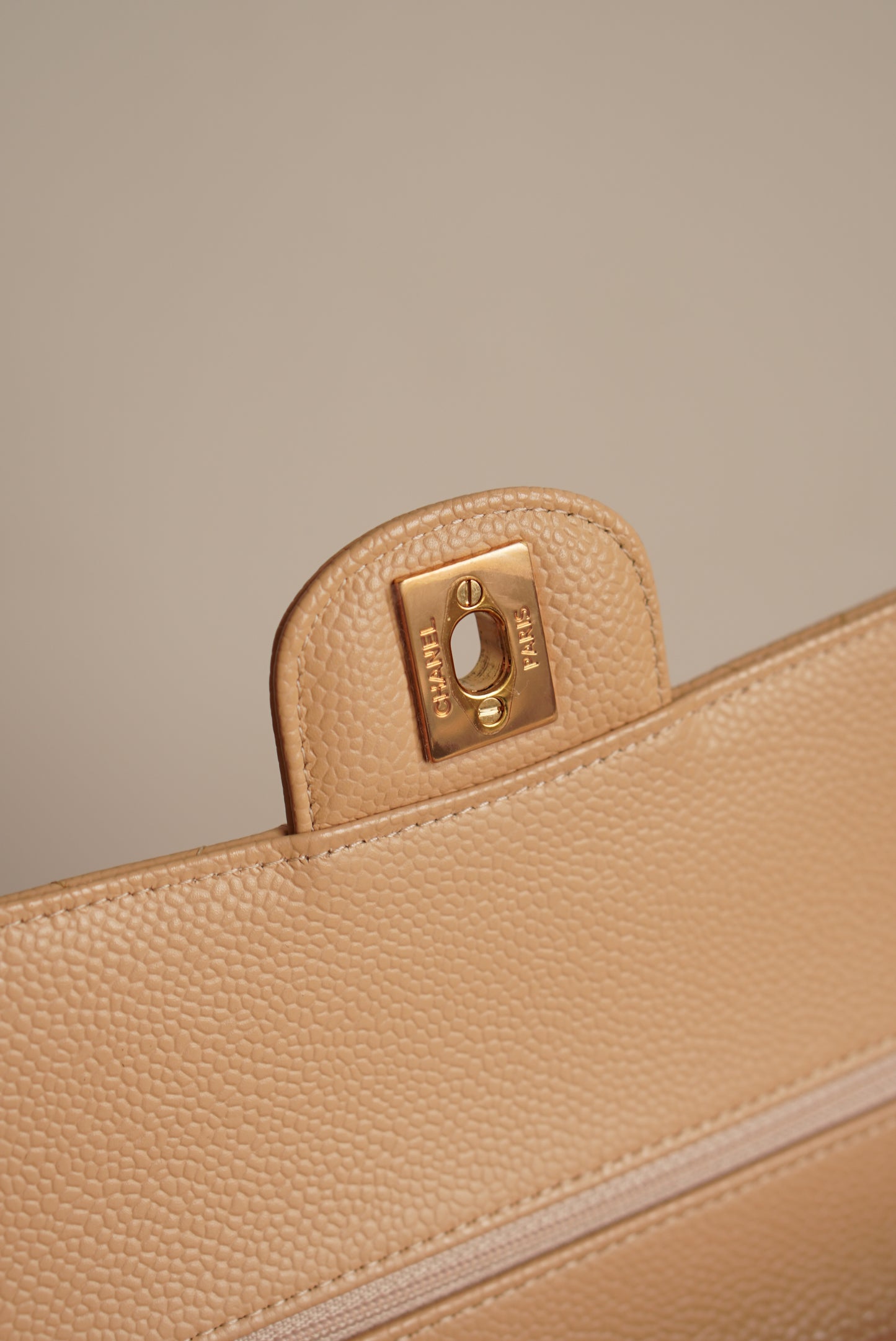 CHANEL CLASSIC MEDIUM DOUBLE FLAP | BEIGE