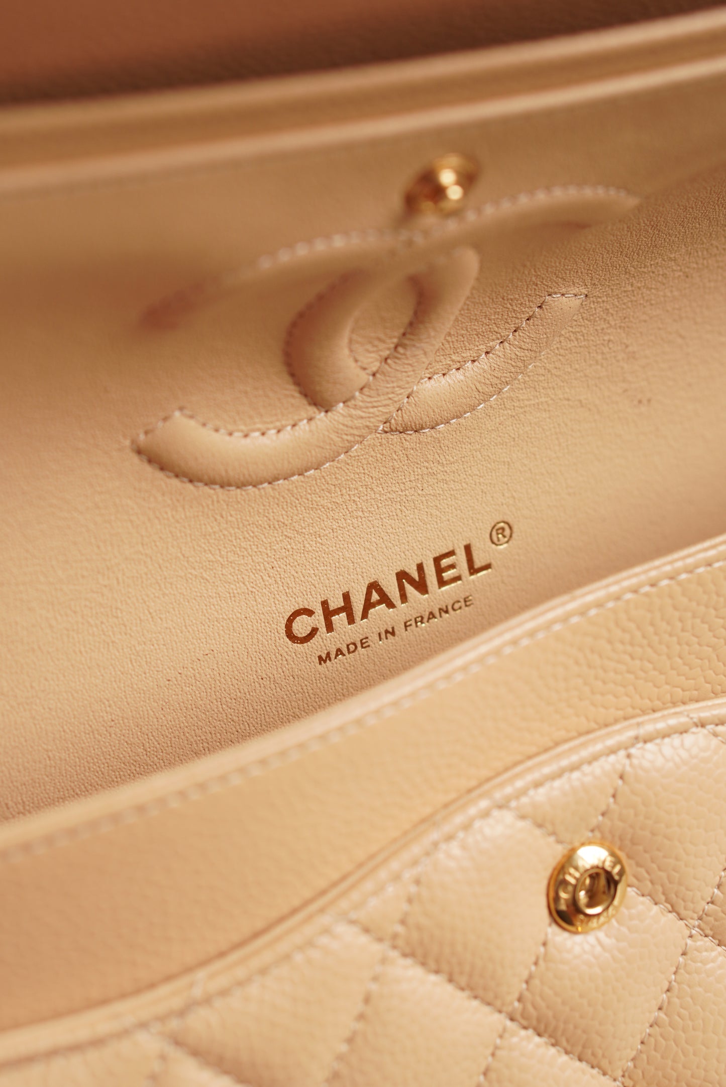 CHANEL CLASSIC MEDIUM DOUBLE FLAP | BEIGE