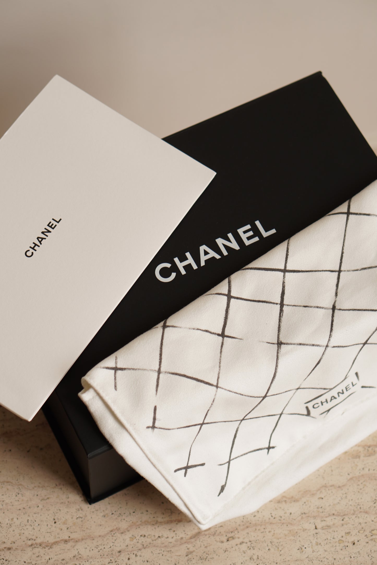 CHANEL CLASSIC MEDIUM DOUBLE FLAP | BEIGE