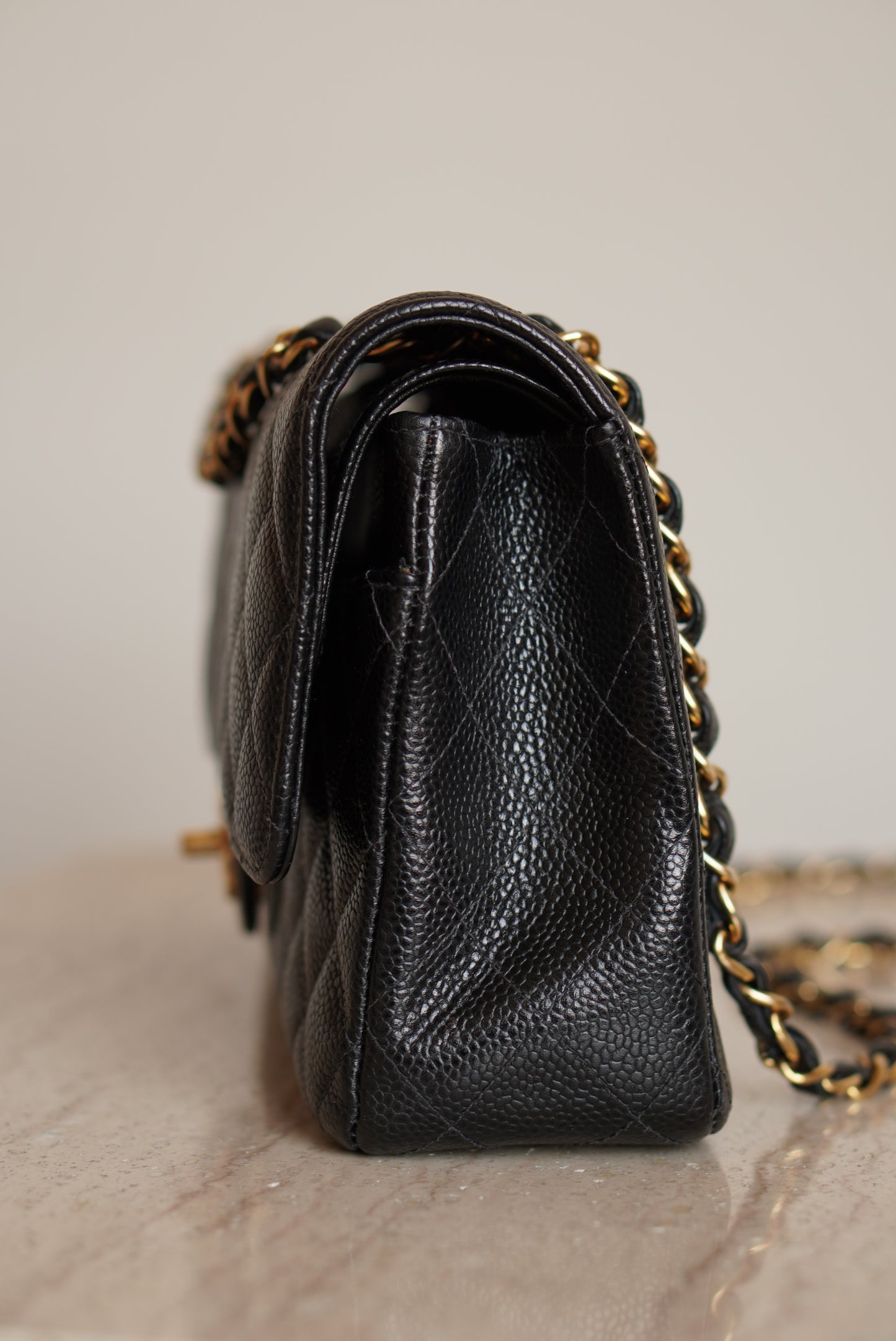 CHANEL CLASSIC MEDIUM DOUBLE FLAP