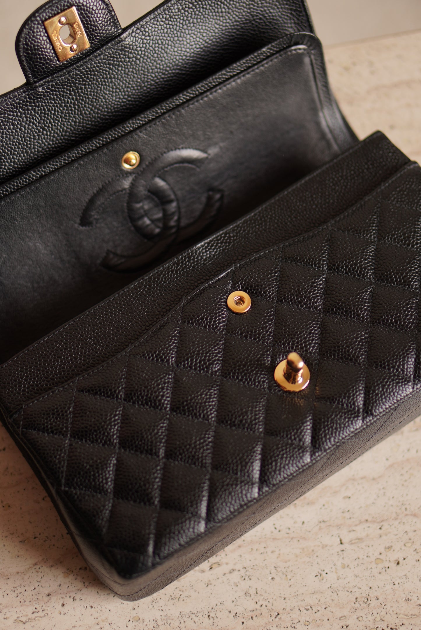 CHANEL CLASSIC MEDIUM DOUBLE FLAP