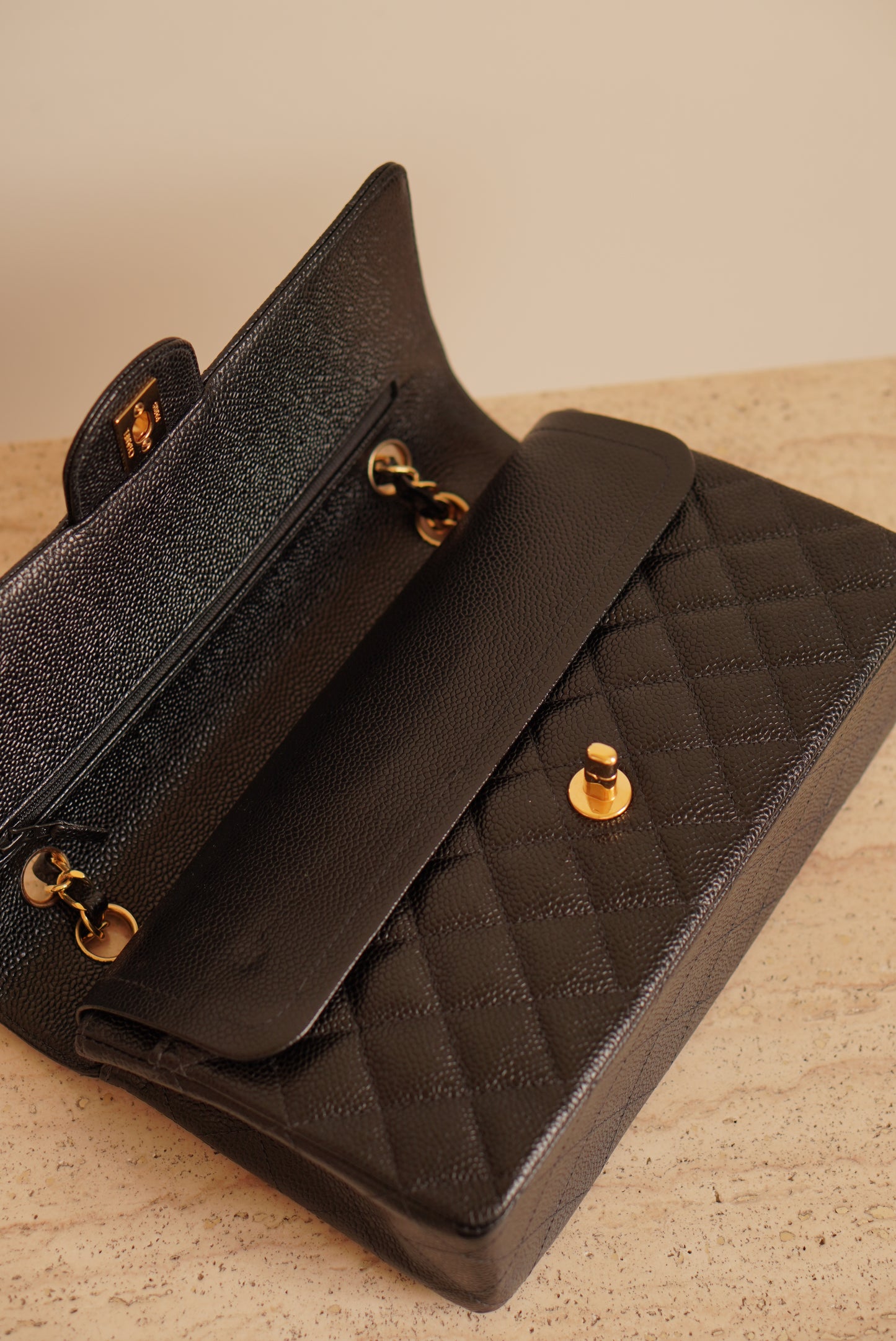 CHANEL CLASSIC MEDIUM DOUBLE FLAP | BLACK