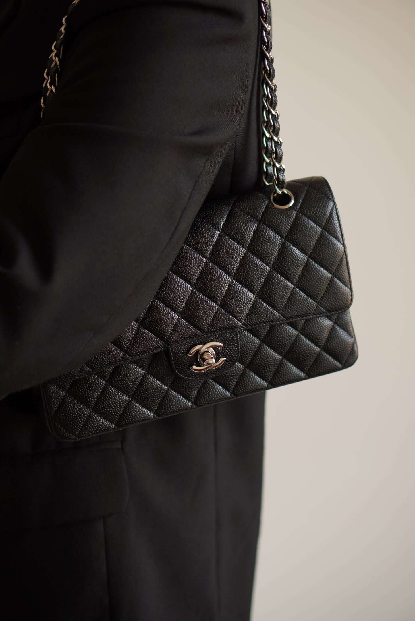CHANEL CLASSIC MEDIUM DOUBLE FLAP | BLACK