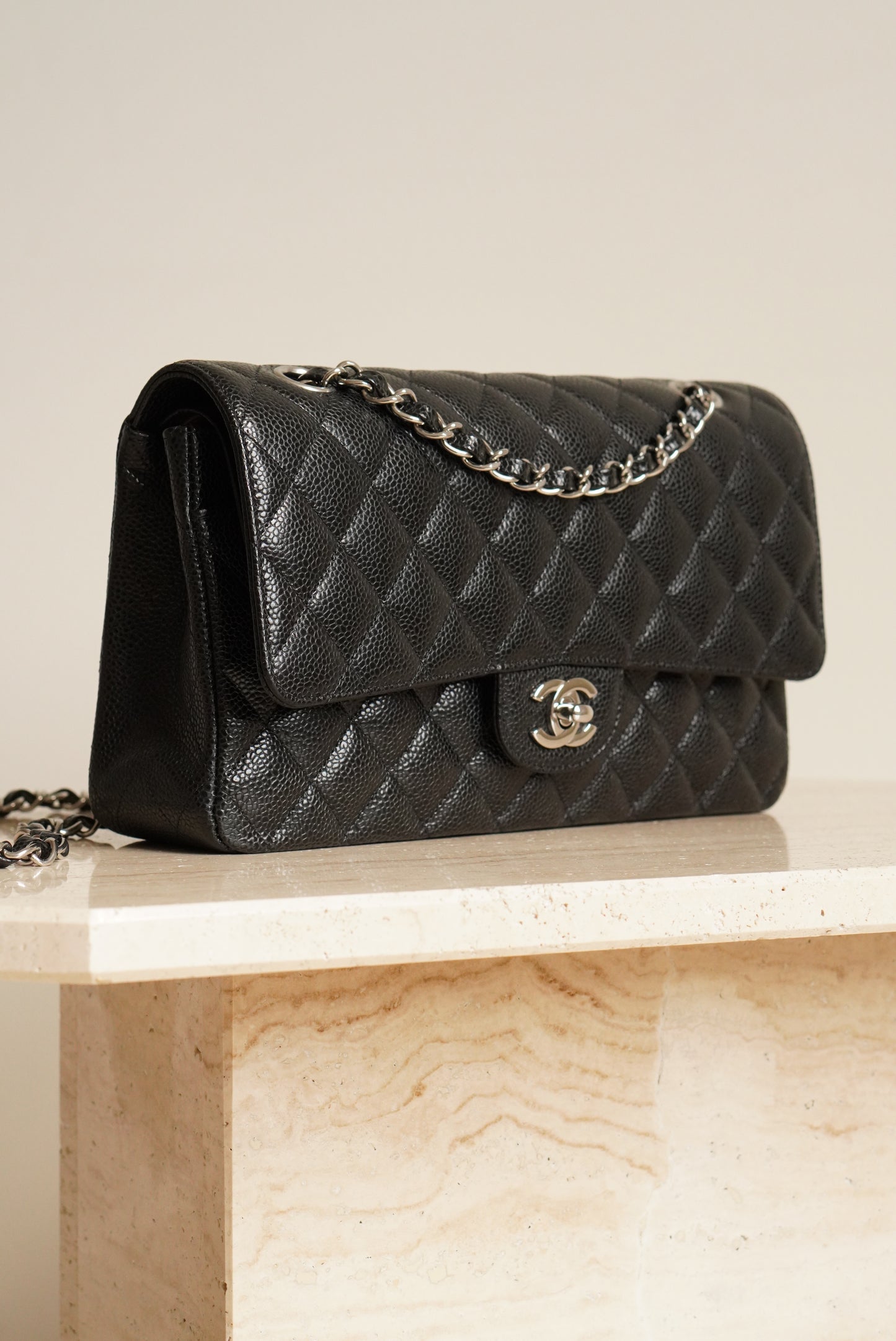 CHANEL CLASSIC MEDIUM DOUBLE FLAP | BLACK