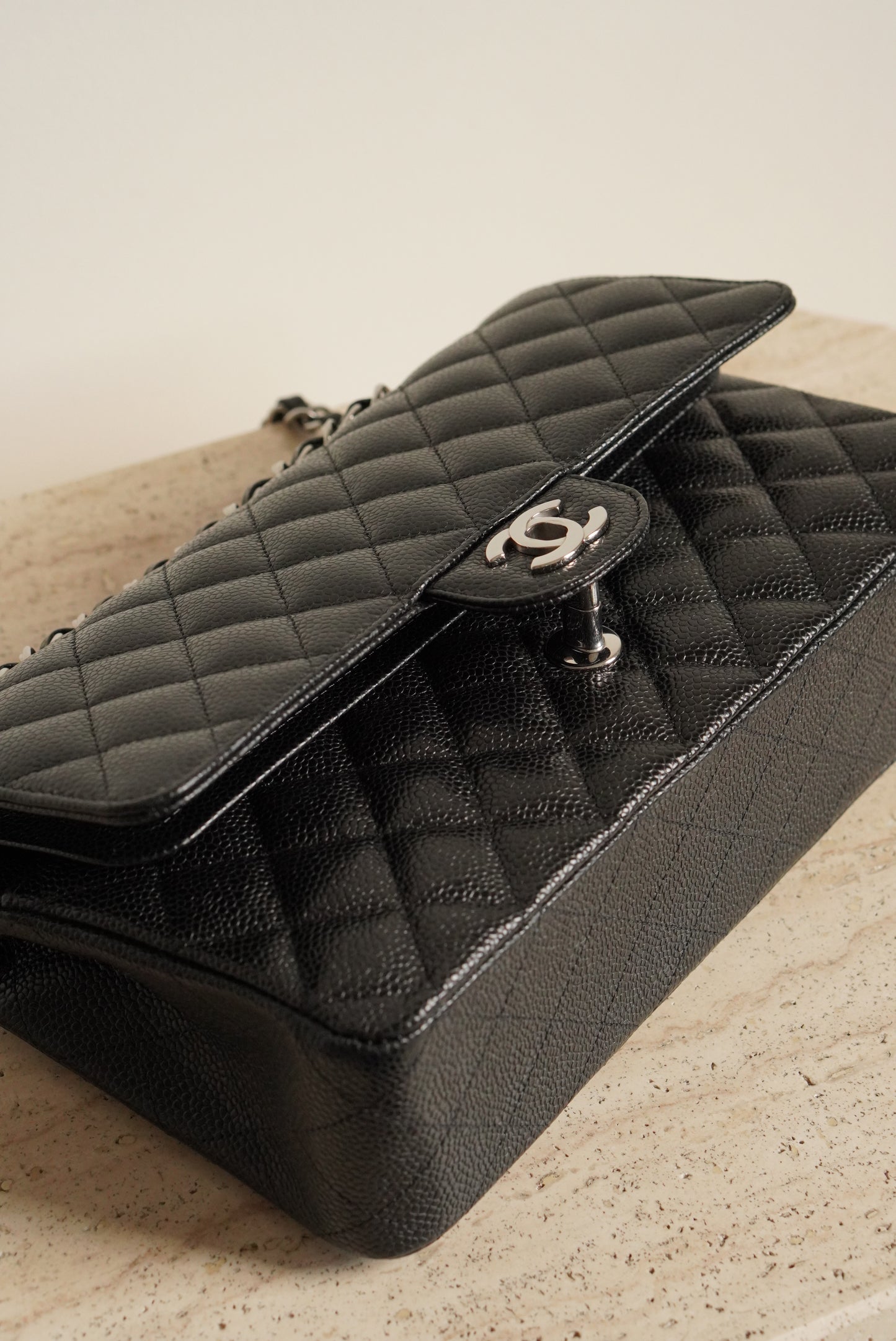 CHANEL CLASSIC MEDIUM DOUBLE FLAP | BLACK