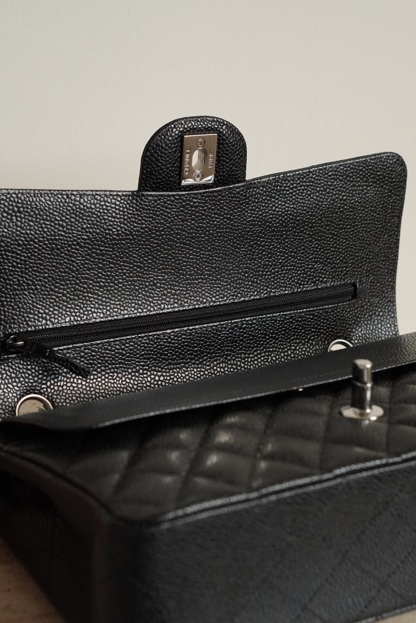 CHANEL CLASSIC MEDIUM DOUBLE FLAP | BLACK
