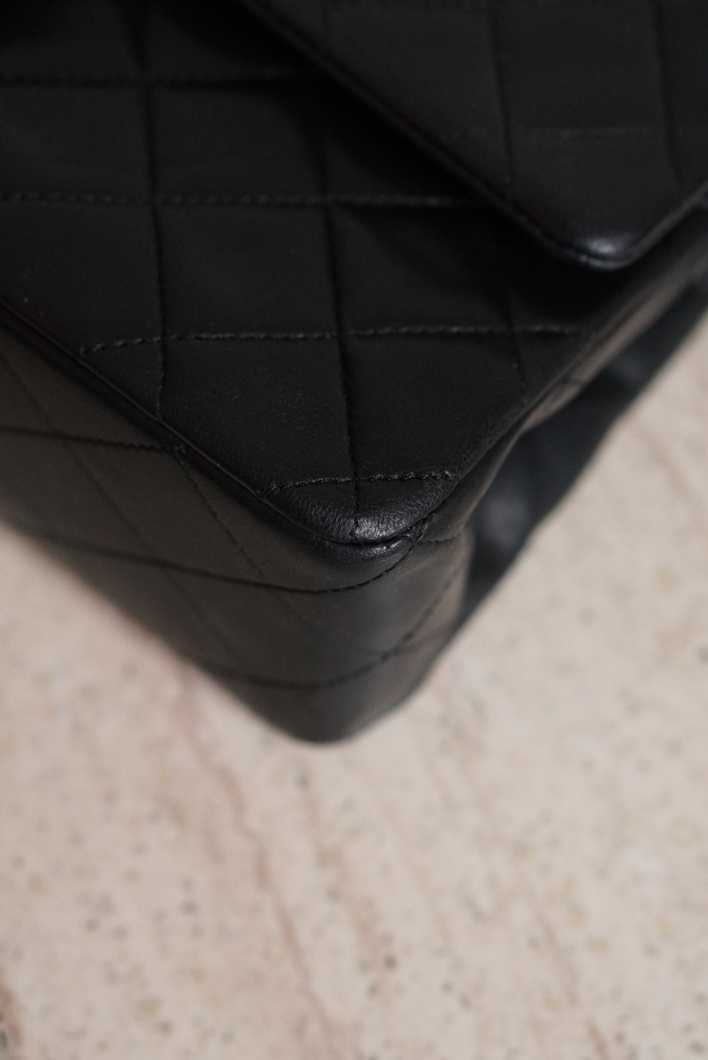 CHANEL CLASSIC MEDIUM DOUBLE FLAP | BLACK