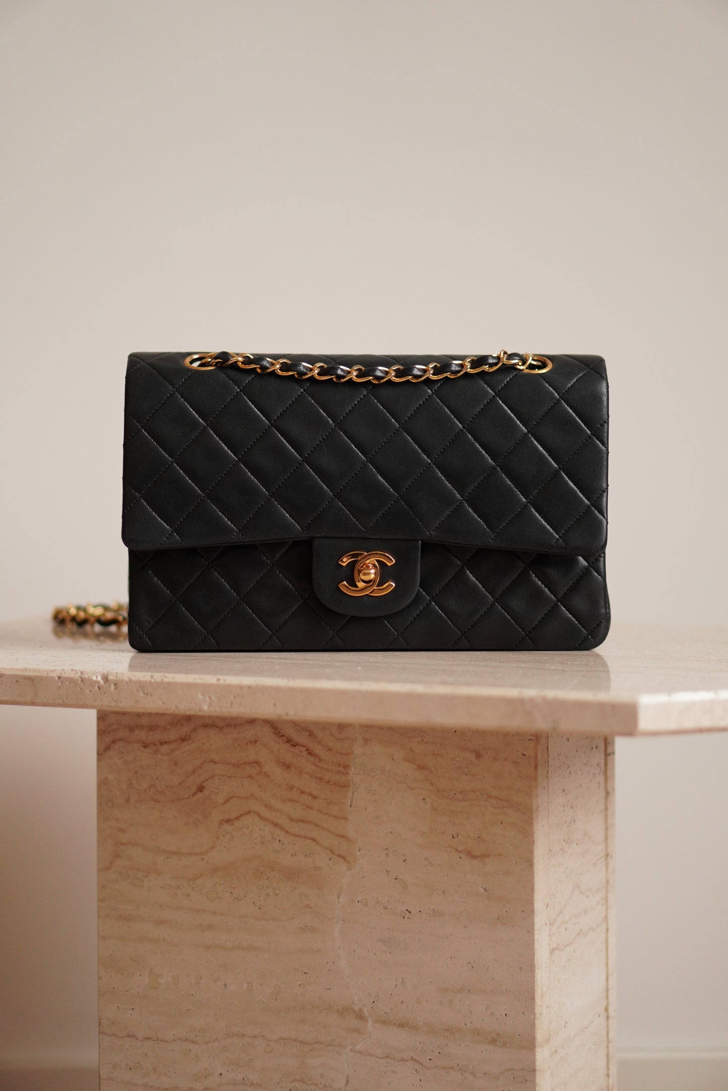 CHANEL CLASSIC MEDIUM DOUBLE FLAP | BLACK