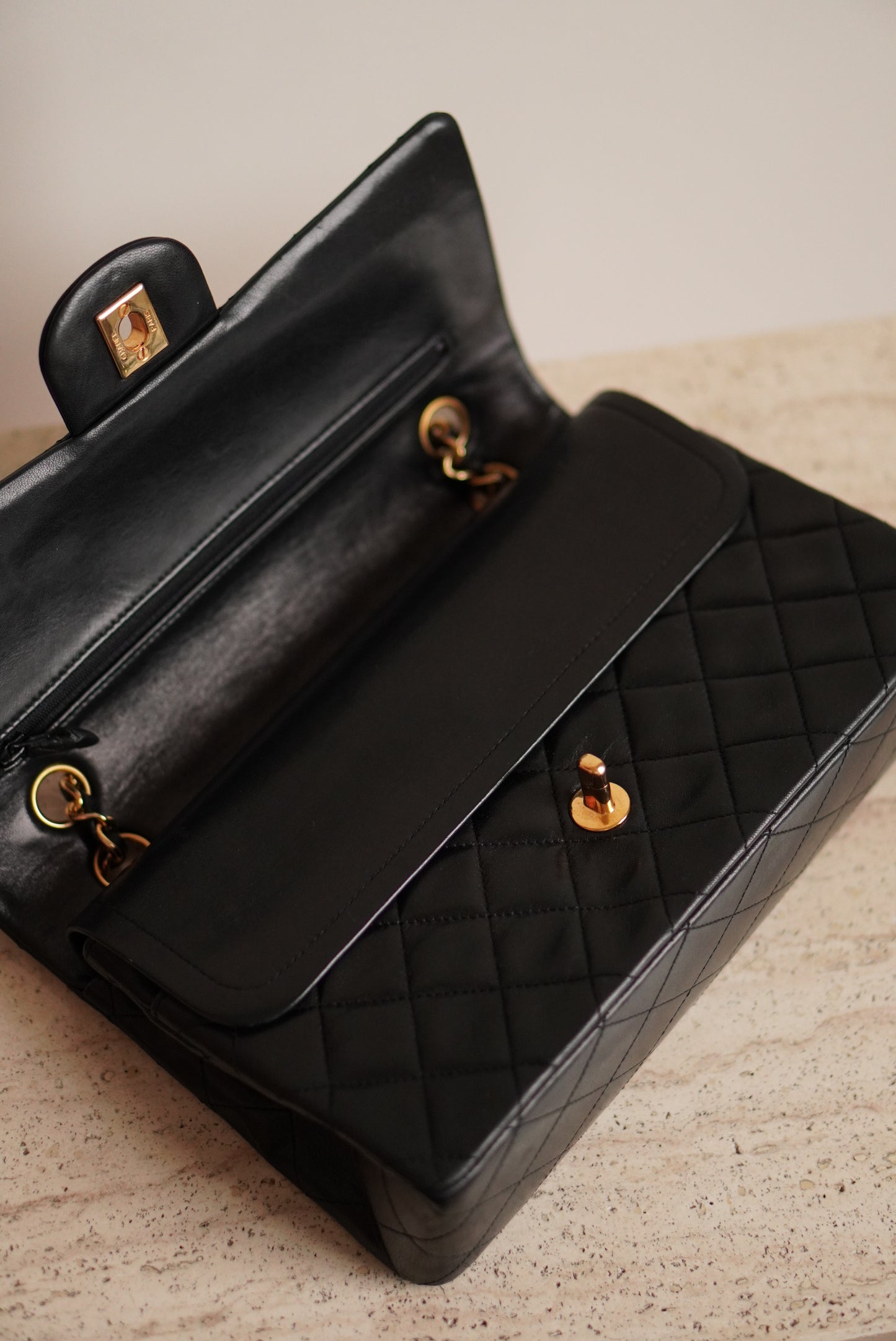CHANEL CLASSIC MEDIUM DOUBLE FLAP | BLACK