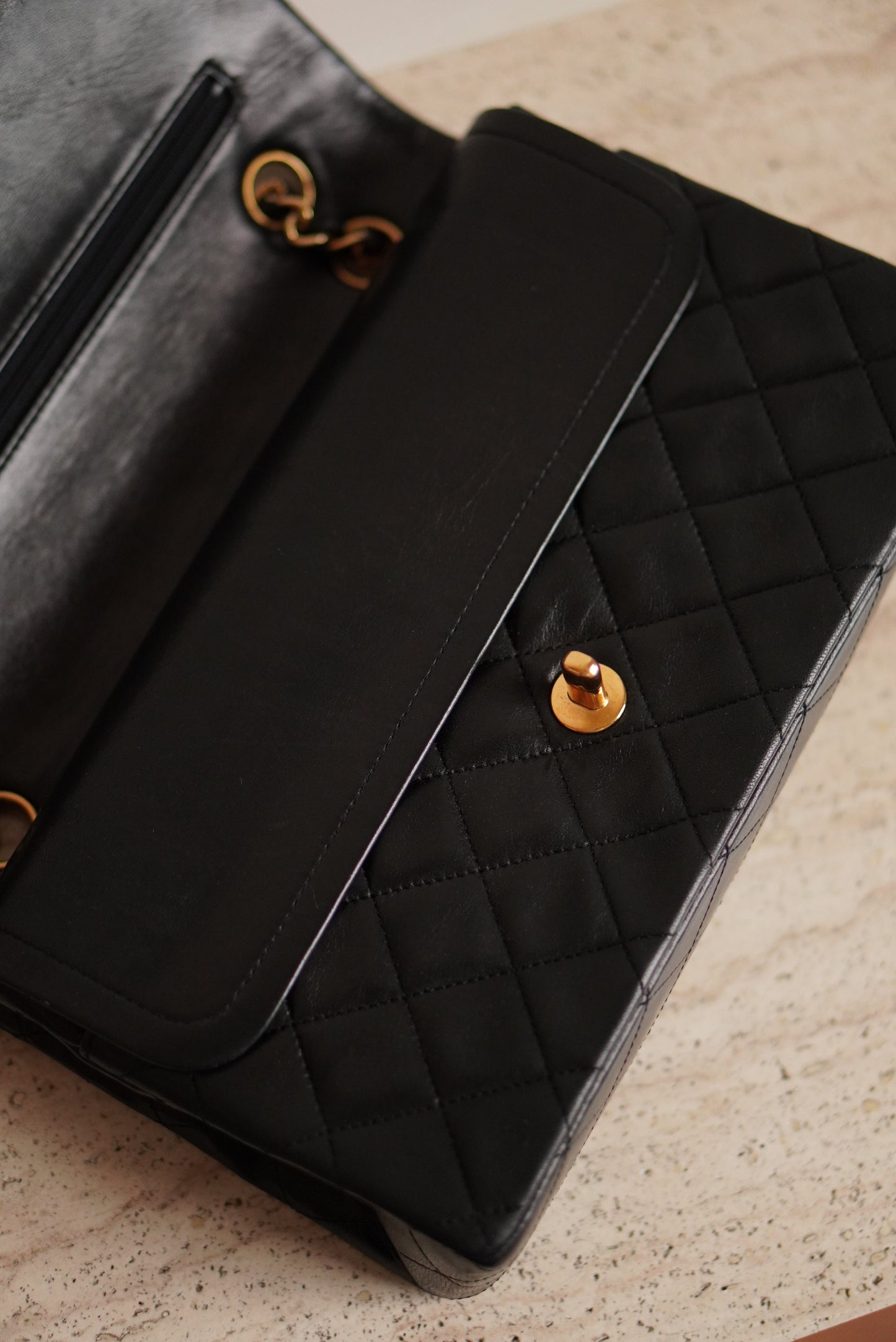 CHANEL CLASSIC MEDIUM DOUBLE FLAP | BLACK