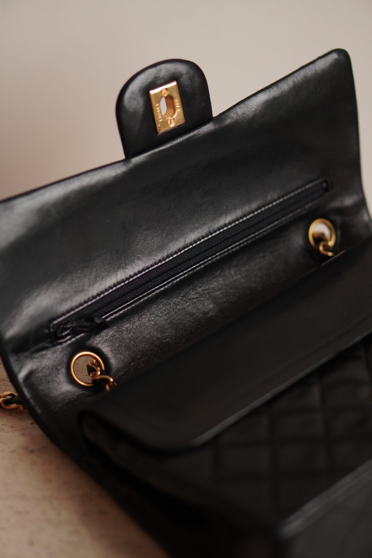 CHANEL CLASSIC MEDIUM DOUBLE FLAP | BLACK
