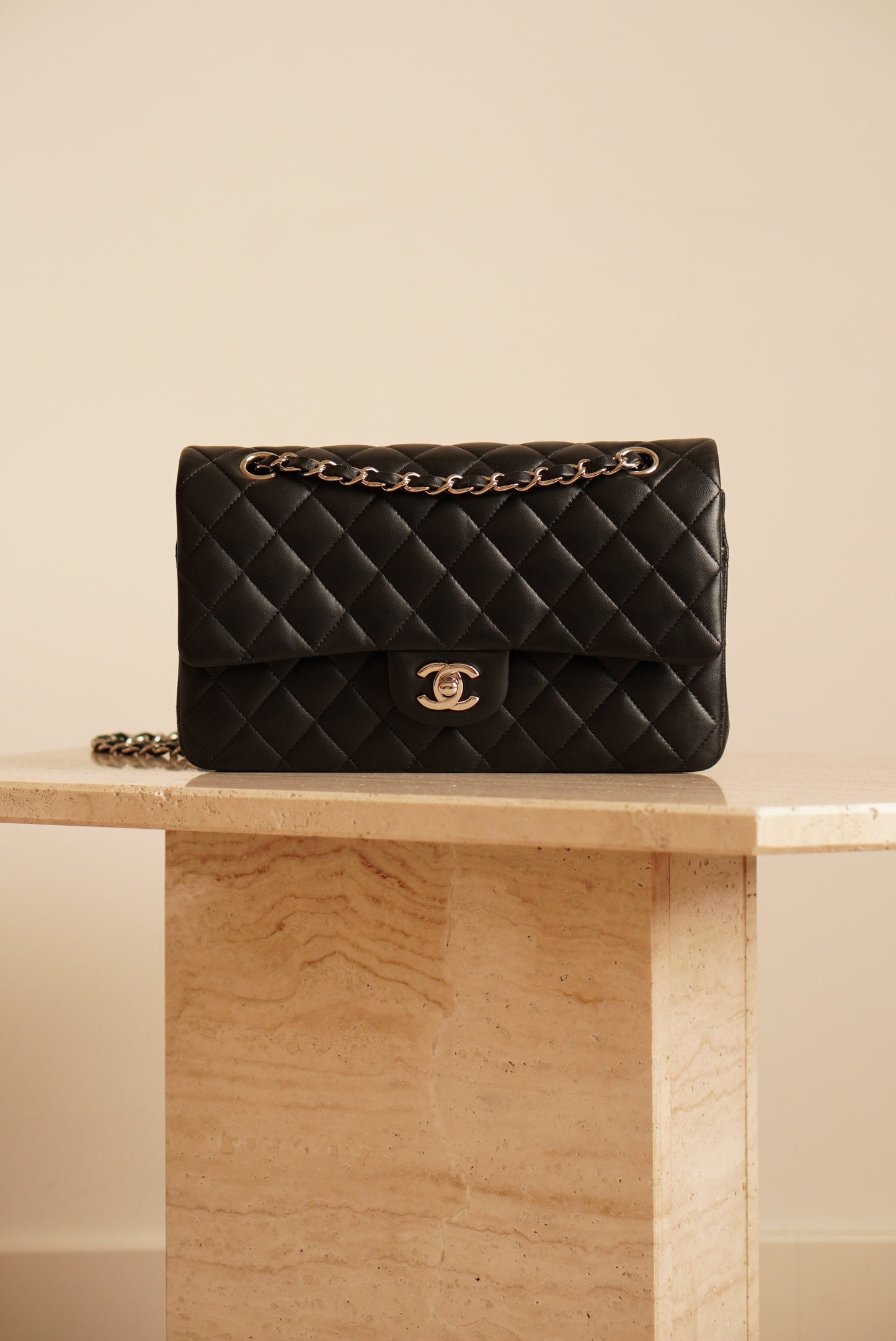 CHANEL CLASSIC MEDIUM DOUBLE FLAP | BLACK