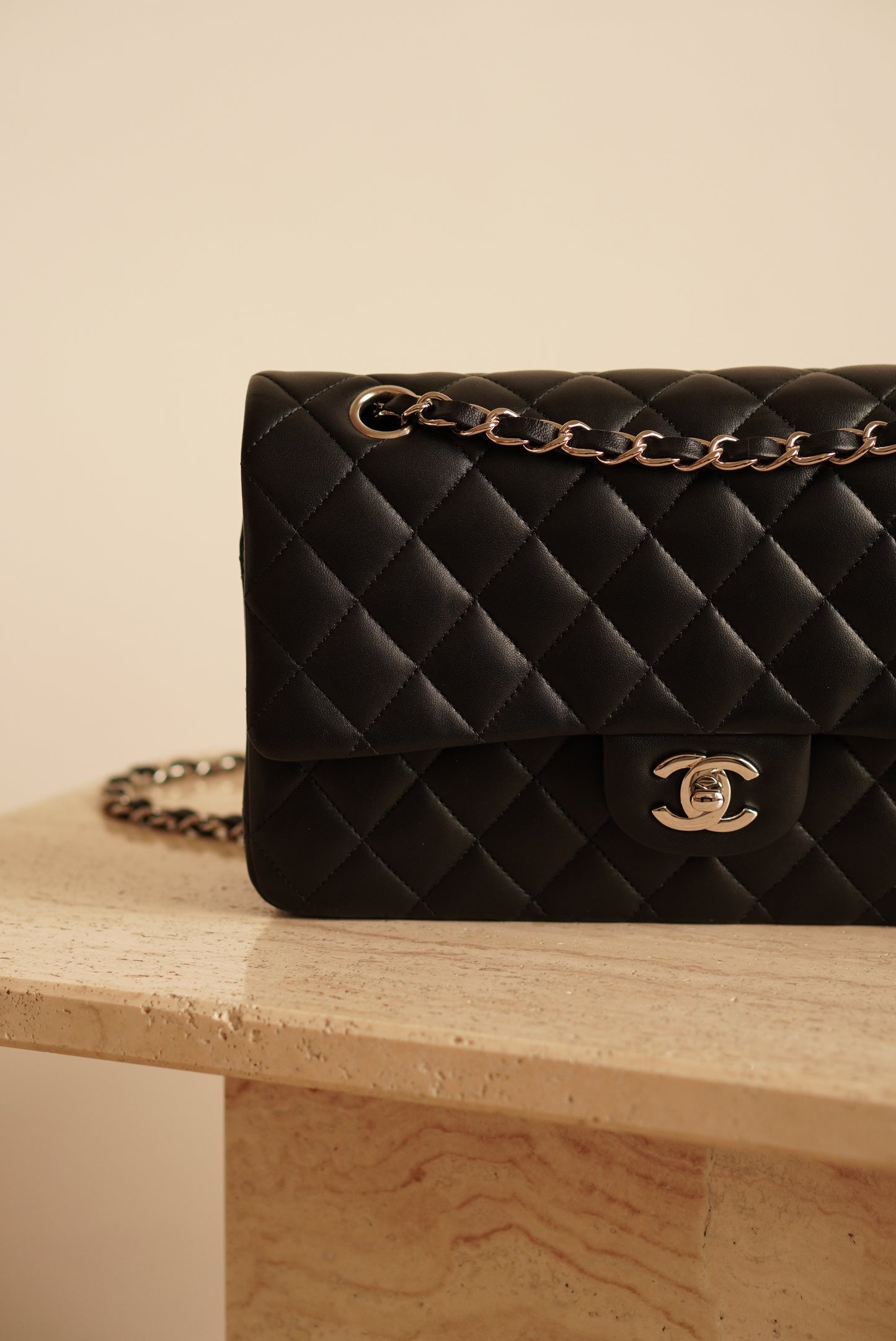 CHANEL CLASSIC MEDIUM DOUBLE FLAP | BLACK