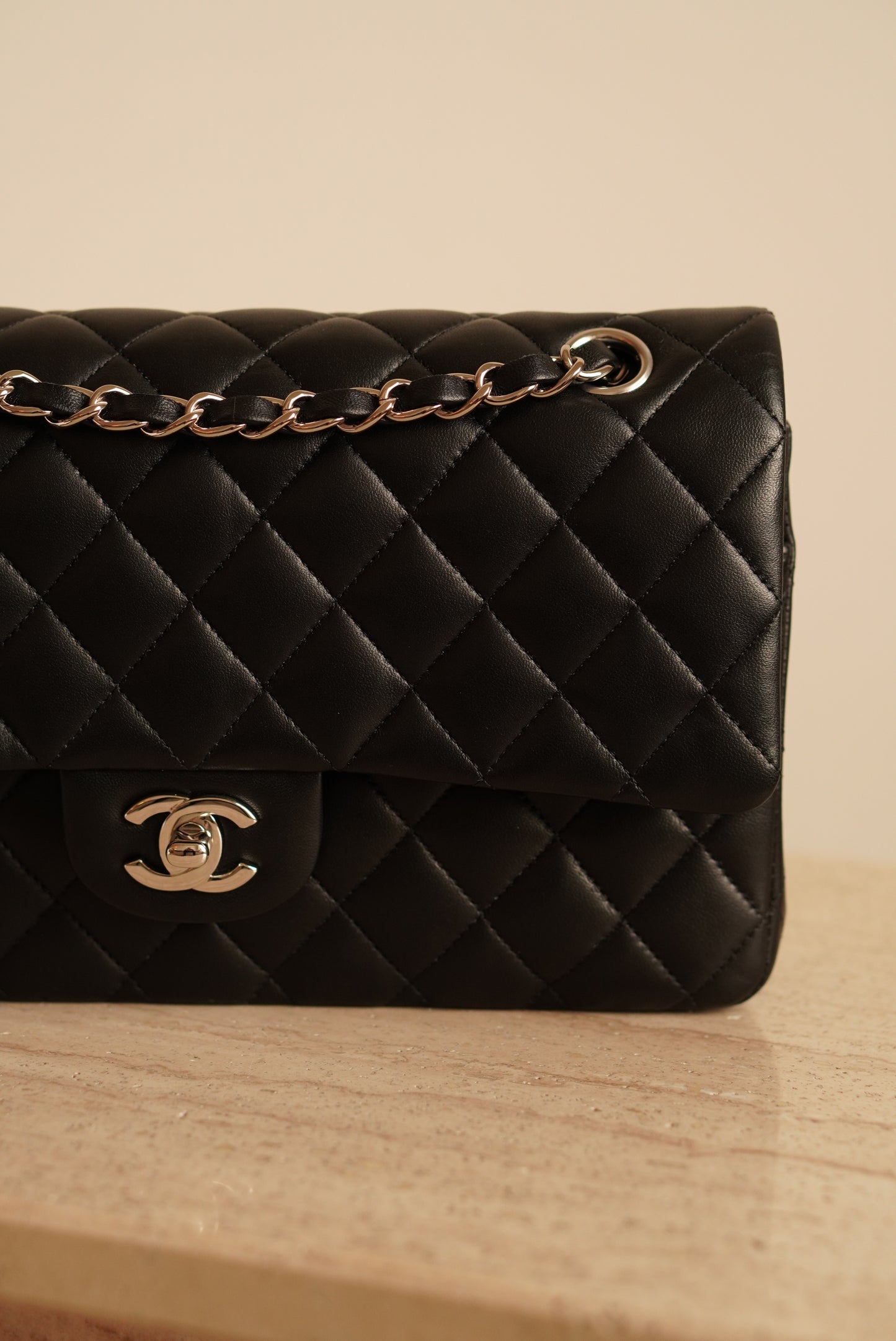 CHANEL CLASSIC MEDIUM DOUBLE FLAP | BLACK