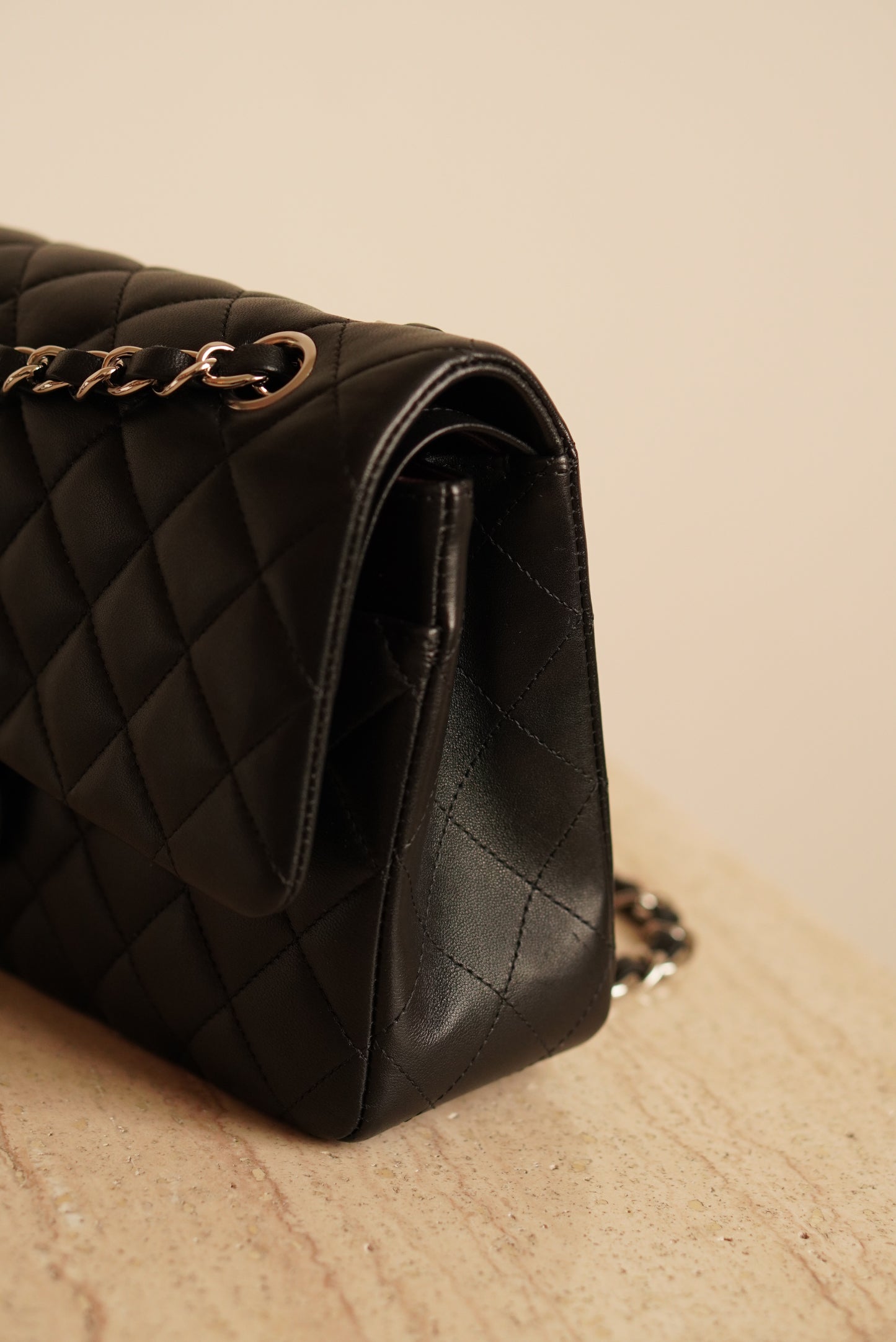 CHANEL CLASSIC MEDIUM DOUBLE FLAP | BLACK