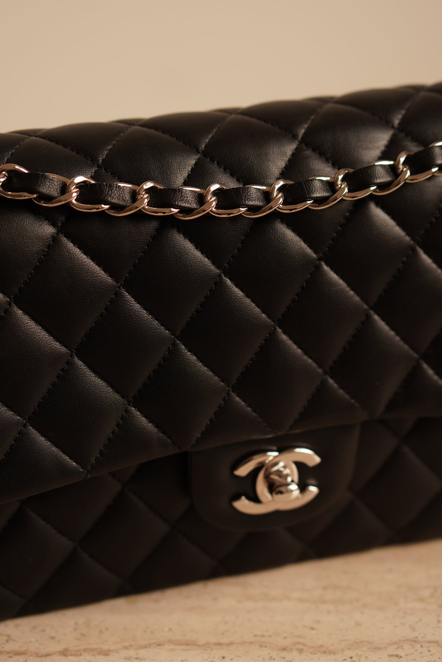 CHANEL CLASSIC MEDIUM DOUBLE FLAP | BLACK