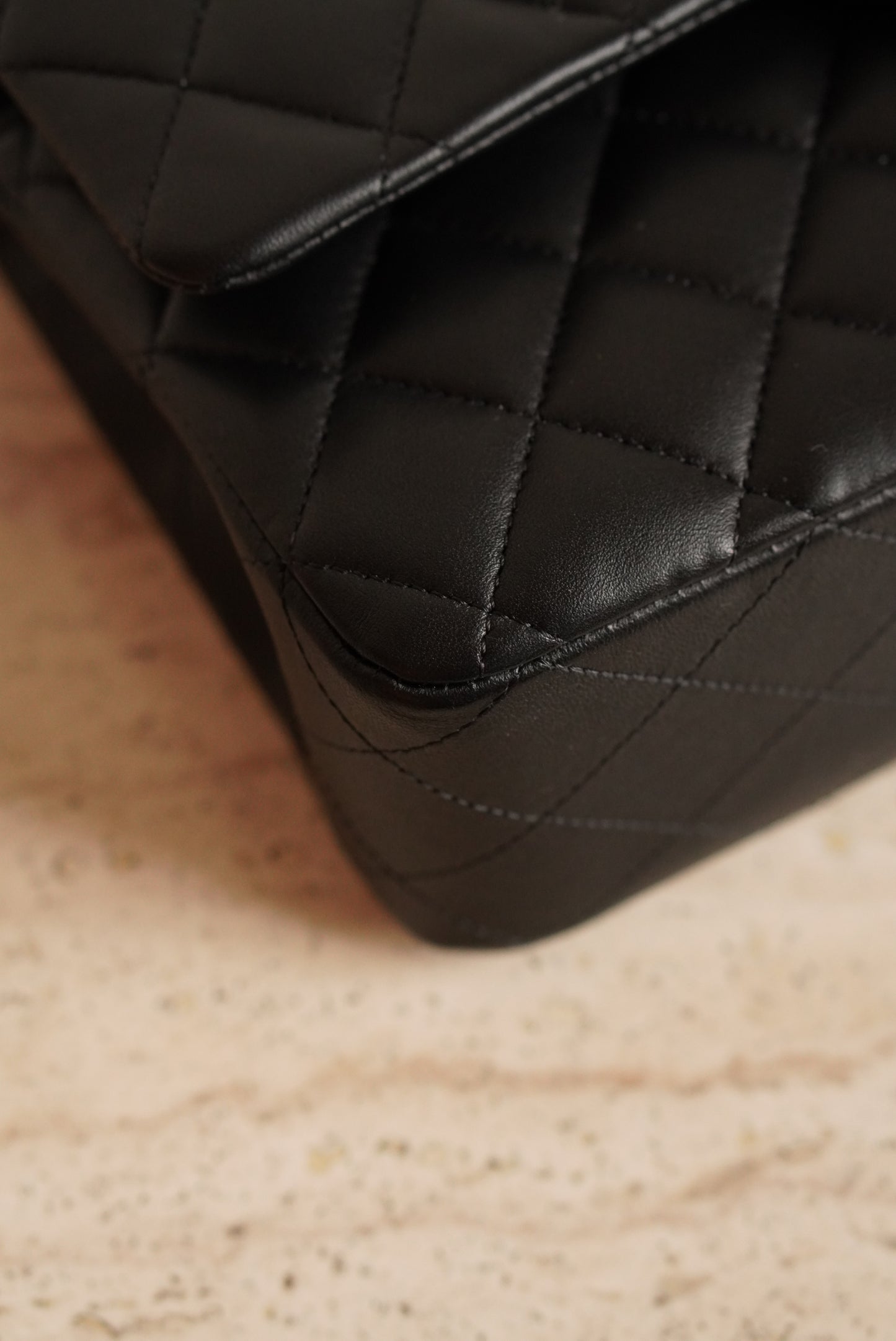 CHANEL CLASSIC MEDIUM DOUBLE FLAP | BLACK