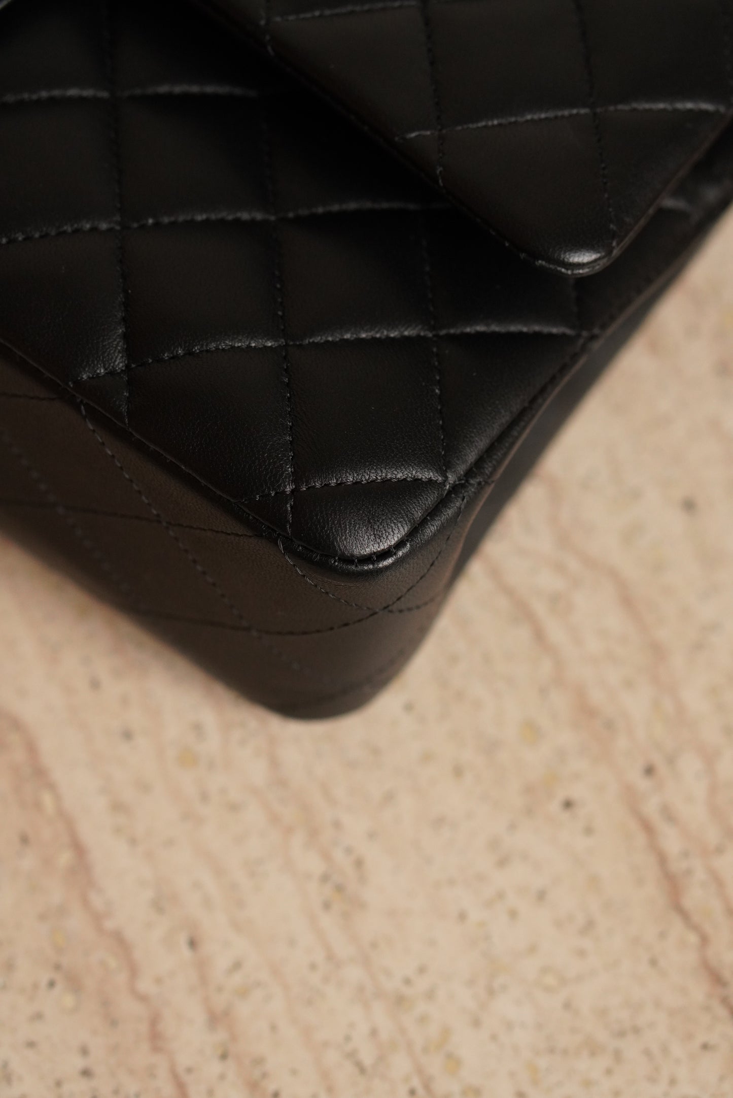 CHANEL CLASSIC MEDIUM DOUBLE FLAP | BLACK