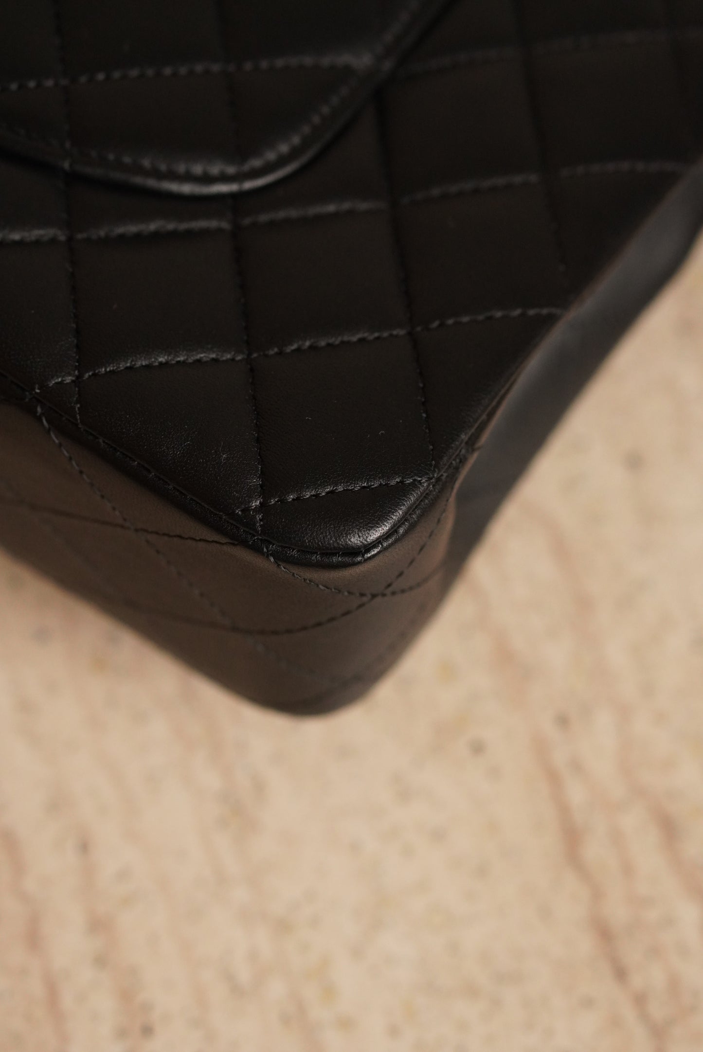 CHANEL CLASSIC MEDIUM DOUBLE FLAP | BLACK