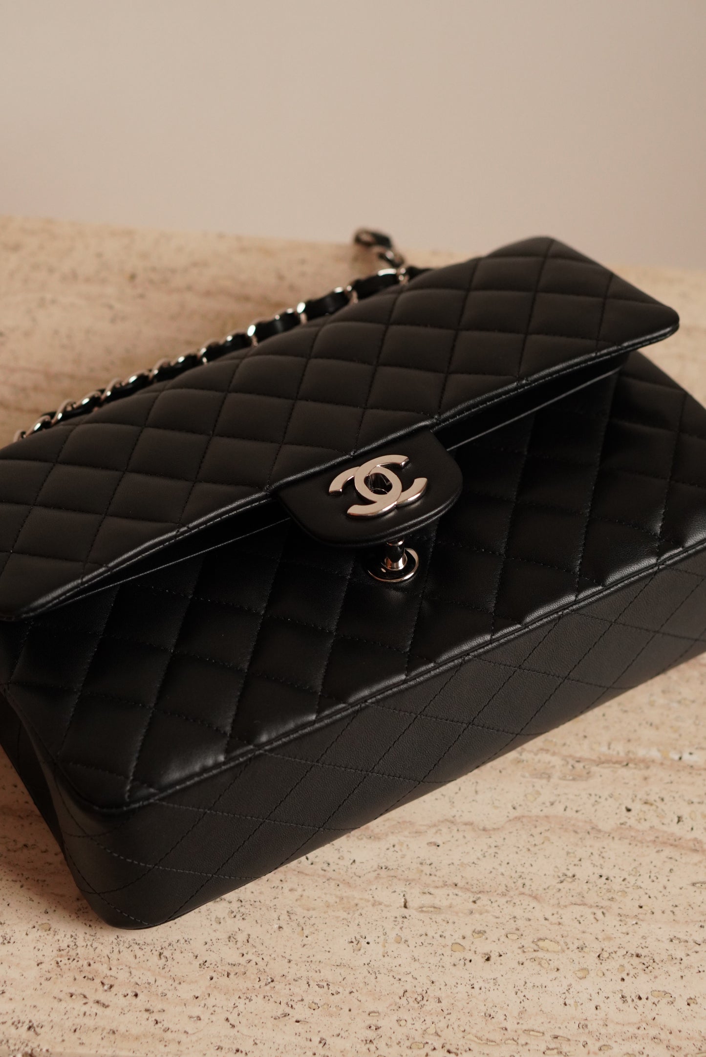 CHANEL CLASSIC MEDIUM DOUBLE FLAP | BLACK