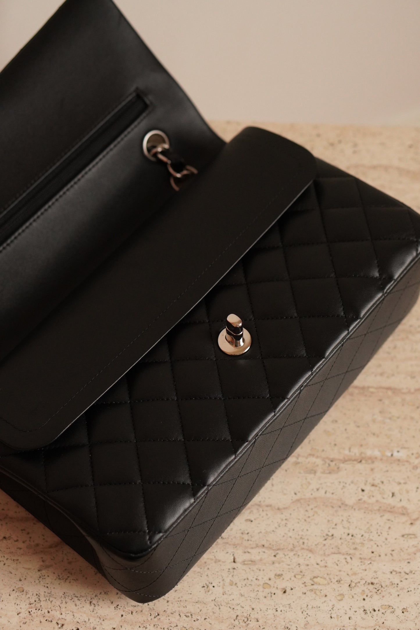 CHANEL CLASSIC MEDIUM DOUBLE FLAP | BLACK