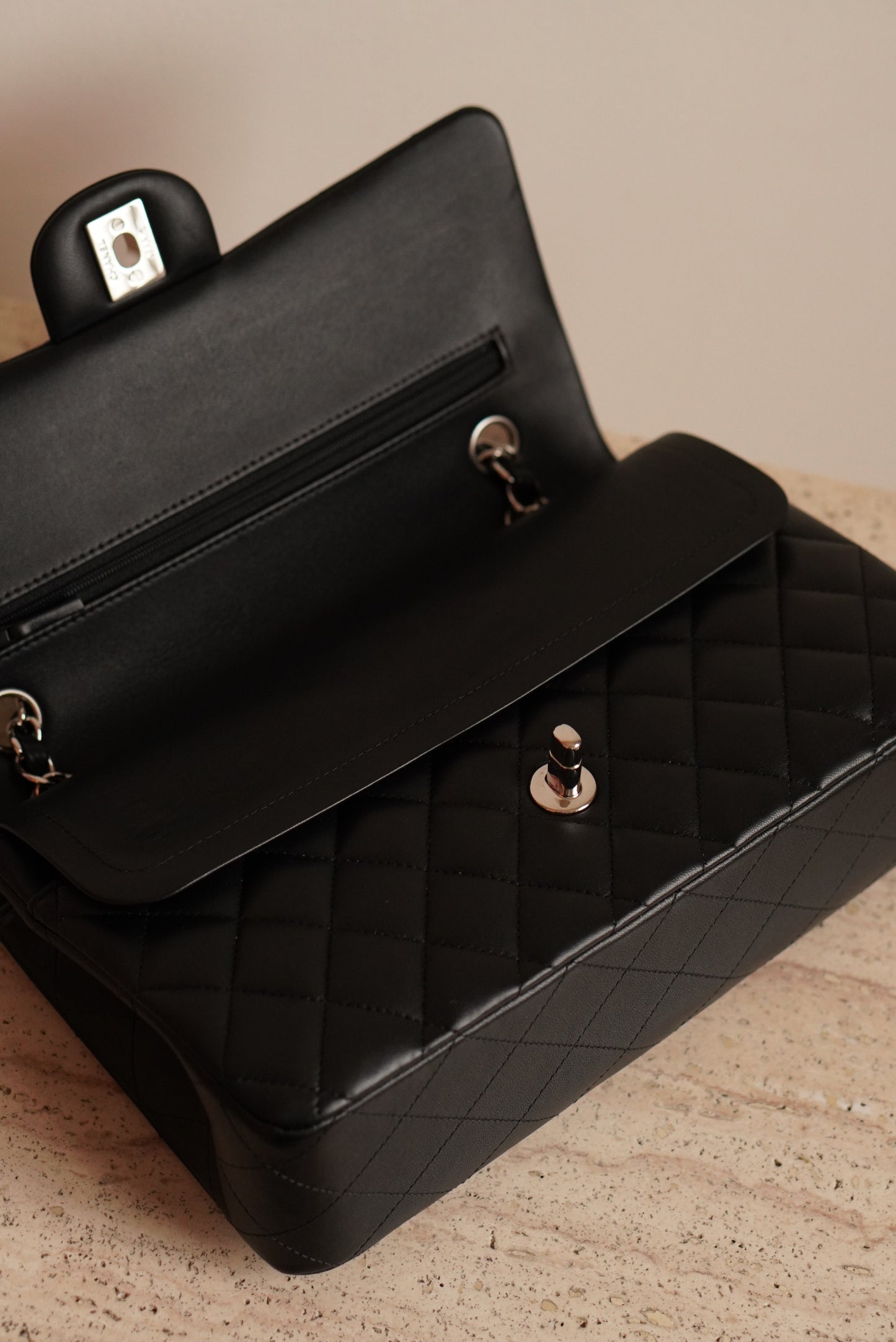 CHANEL CLASSIC MEDIUM DOUBLE FLAP | BLACK